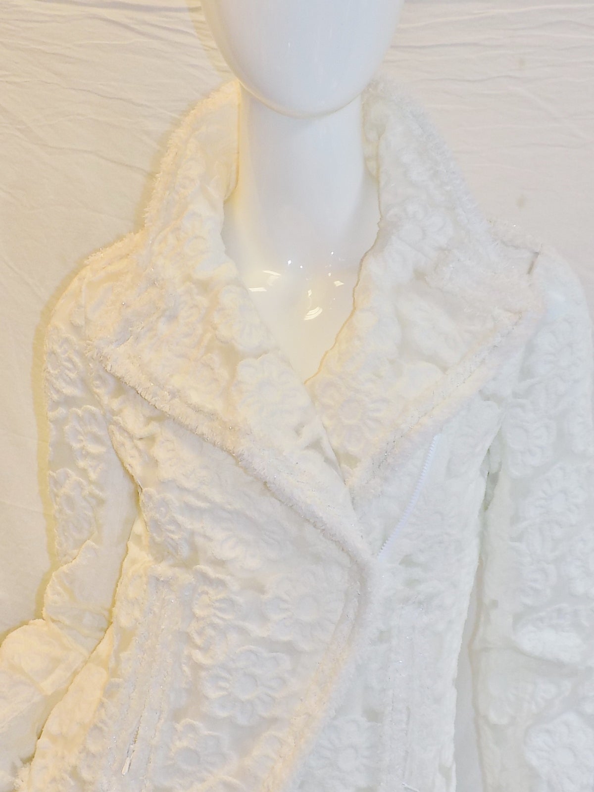 Chanel most covetet white lace  suit Collection 2009  Resort 2