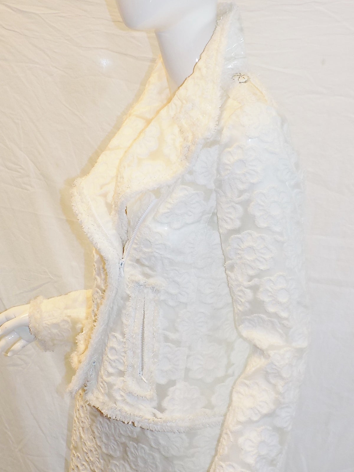 Chanel most covetet white lace  suit Collection 2009  Resort 6