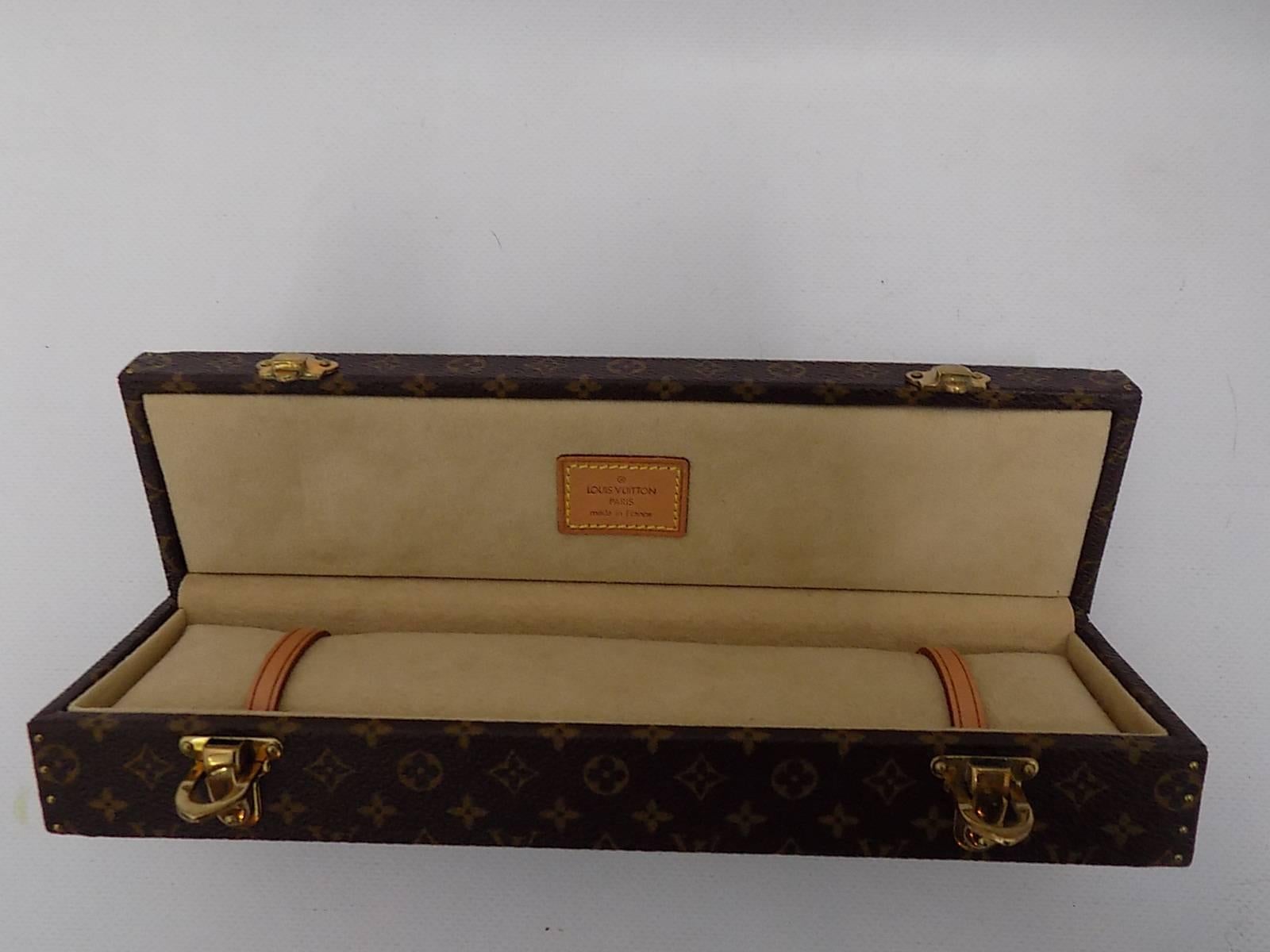 Beautiful and authentic vintage Louis Vuitton   Monogram  hard sided Jewelry/ Watch Trunk Case . Perfect to store your precious  bracelet or a watch .. Or just to keep it on the desk as a  piece of decoration. Pristine condition. 
2.6