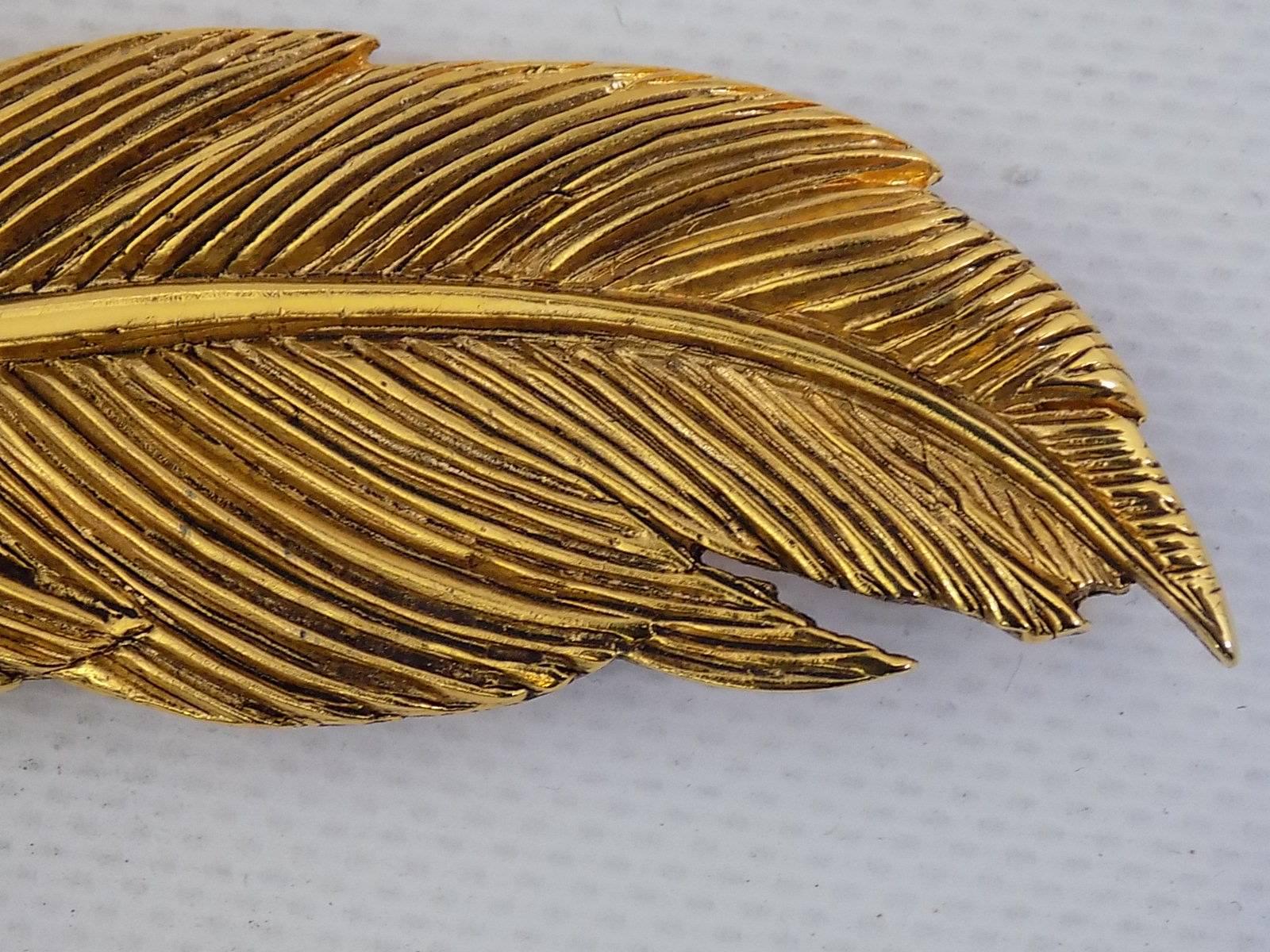 Rare Collectable HANAE MORI Paris  1980s  Large Feather Pin Brooch In New Condition For Sale In New York, NY