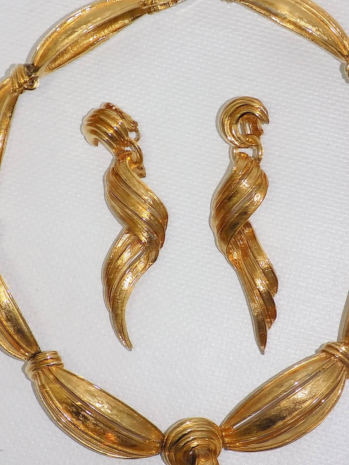 Vintage Boucher  massive  gold  choker necklace and drop earrings set 2