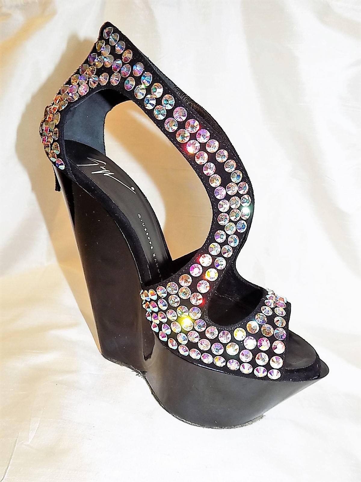 Giuseppe Zanotti Limited Edition  Lucite platform wedges w/h large crystals Shoe In Excellent Condition For Sale In New York, NY