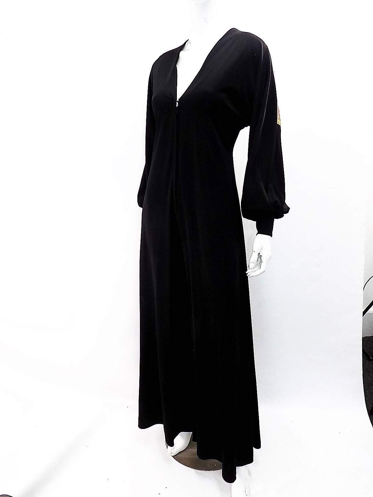 amazing and very rare!! Circa 1970's black jersey Koos Van Den Akker Vintage jumpsuit. Plain black front with v neck and zipper closure. Ballooned sleeves with fitted cuffs and stunning collage patchwork back. Pristine condition!!!
Size 6.