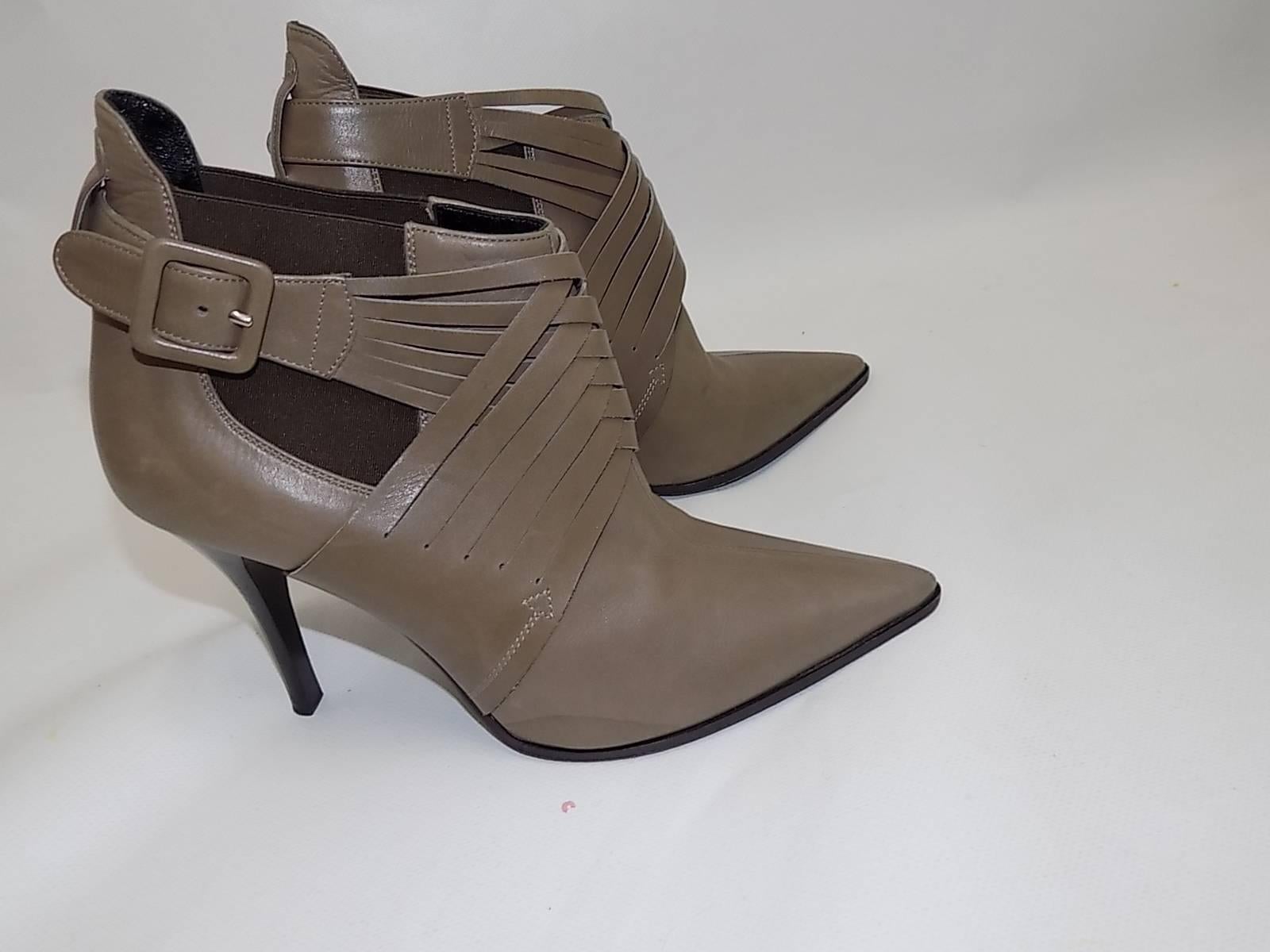 Hermes Pointy toe ankle boots/ booties sz  37 In Excellent Condition In New York, NY