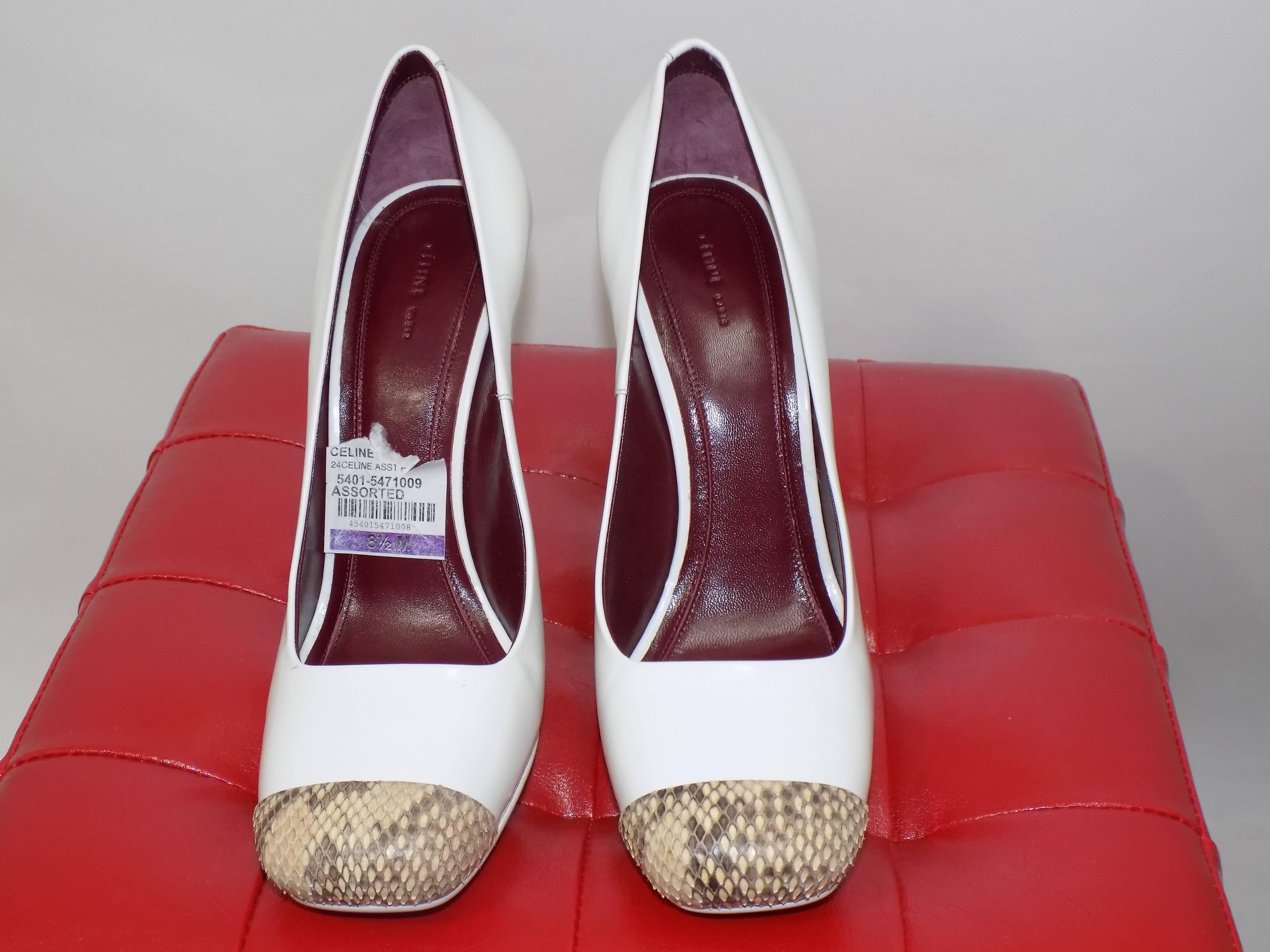 Celine  white pump with chunky heel and snake tip new in box sz 8.5 In Excellent Condition In New York, NY