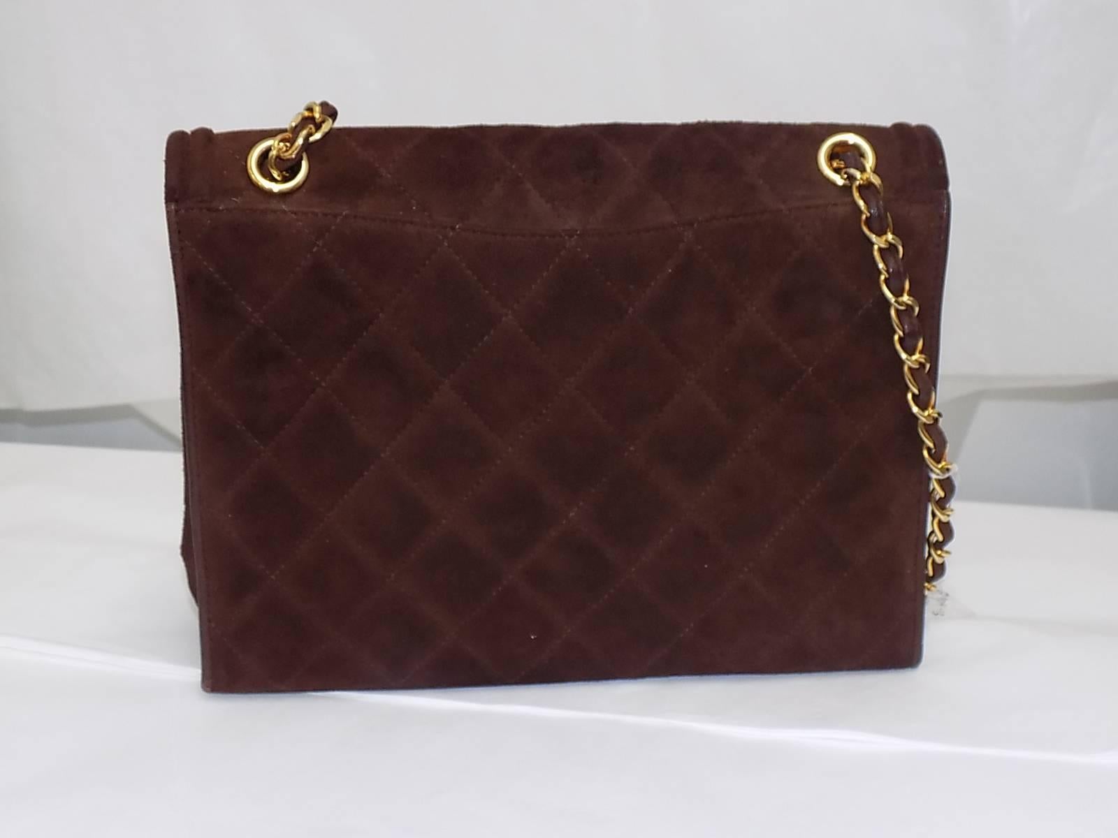 Beautiful vintage Chanel quilted suede brown suede flap bag . CC front logo. Gold tone metal and leather  double chain that could be made into one long shoulder strap. One inner zipper compartment.  Very good condition.Leather lined
Measures 9