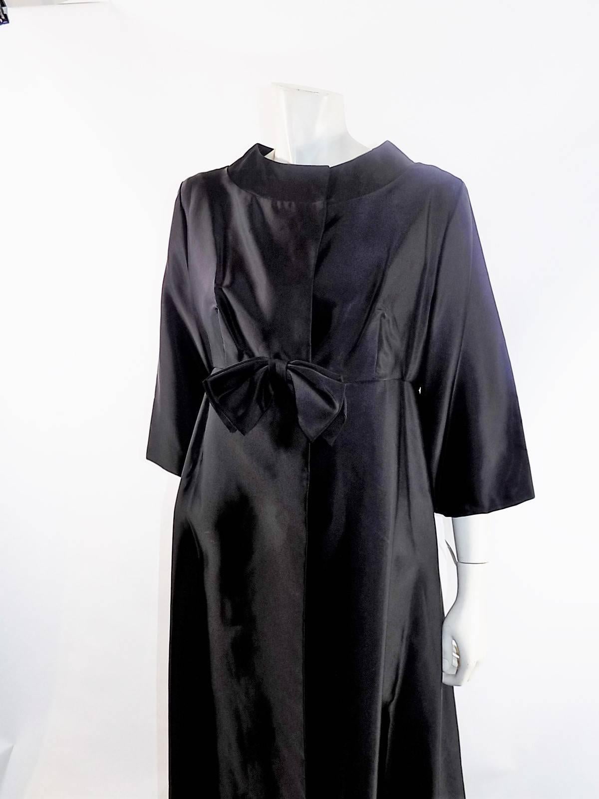 JR Theme New York Long Black Satin Eveing Opera Coat 1960's For Sale 2