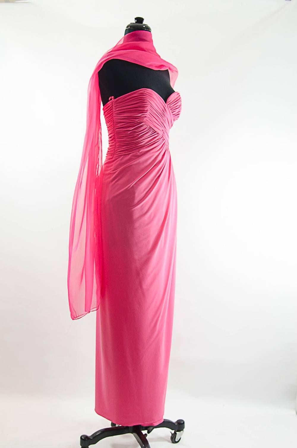 Truly stunning! Victor Costa silk chiffon Hollywood strapless pink gown with long shawl. Boned and structured bodice corset. Sweetheart neckline . Size 2-4 with bust 34