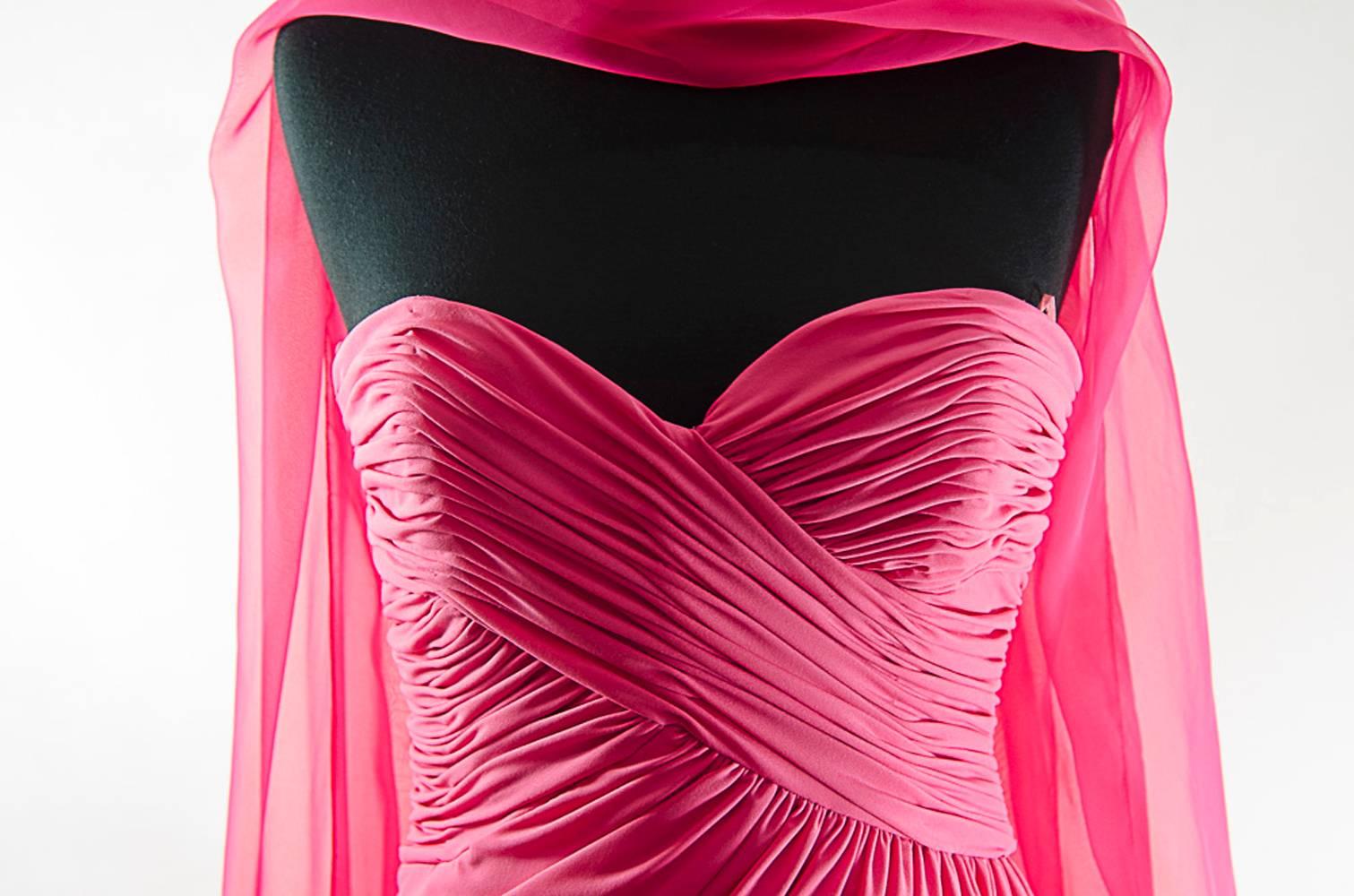 Women's Victor Costa Beautiful Hollywood  glamor strapless pink gown with long shawl For Sale