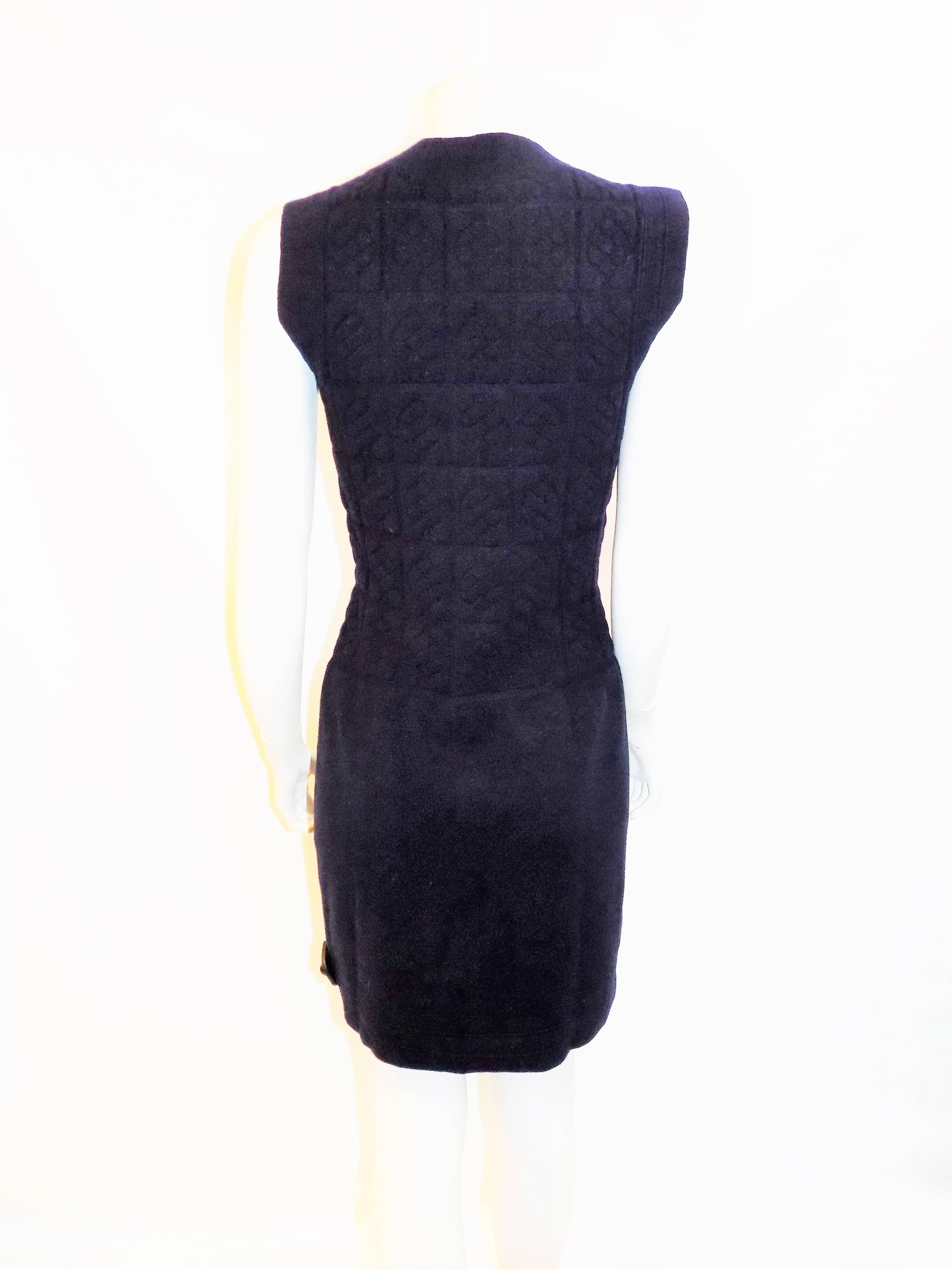 Chanel raise/ quilted knit navy dress and jacket with Lesage patch In Excellent Condition In New York, NY