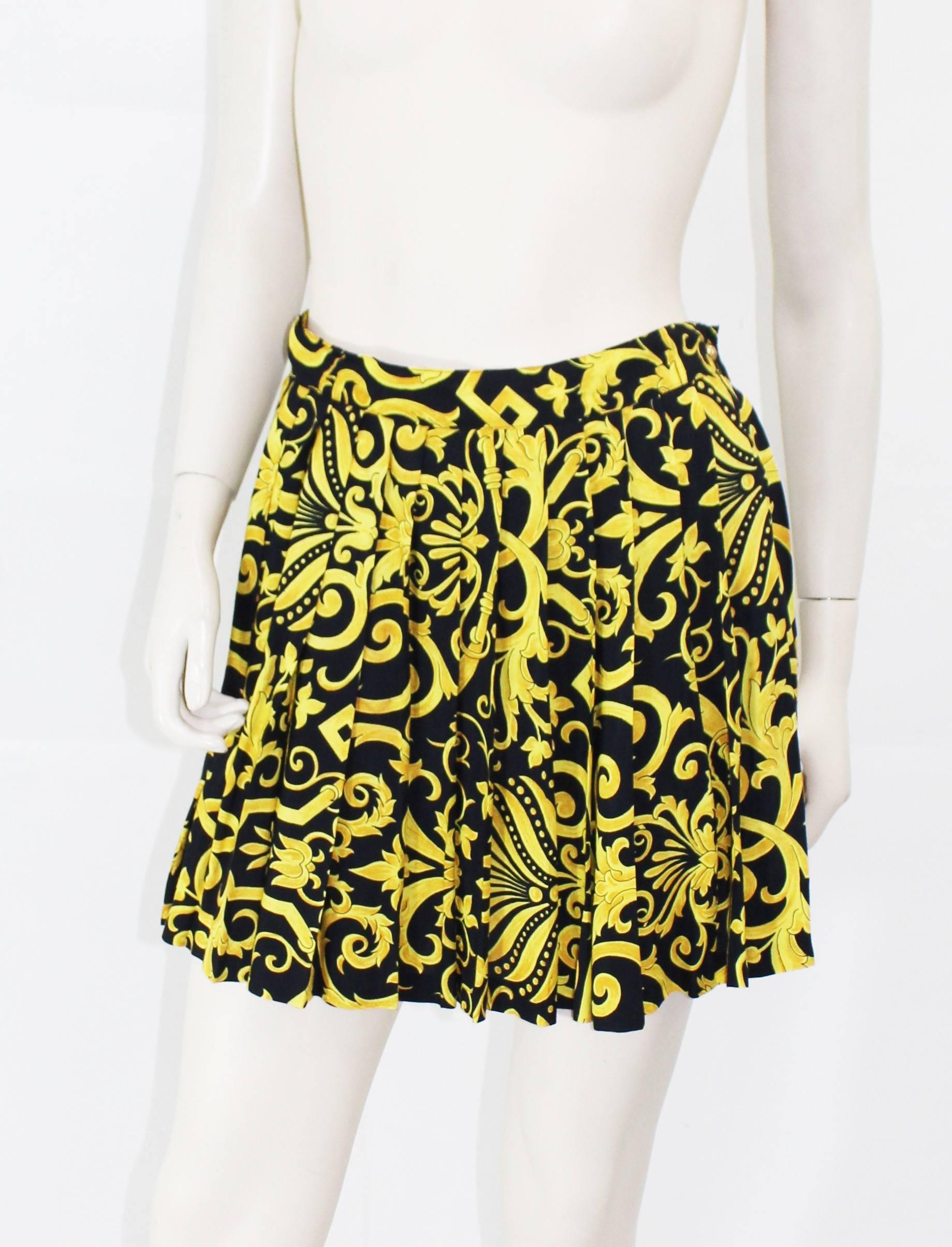 Pristine Condition 1990's Gianni Versace  Vintage  Black and Yellow Pleated Skirt. Viscose fabric. Not lined. Perfect for cruise or hot summer day. Size 36.
Waist  28" length 16"
