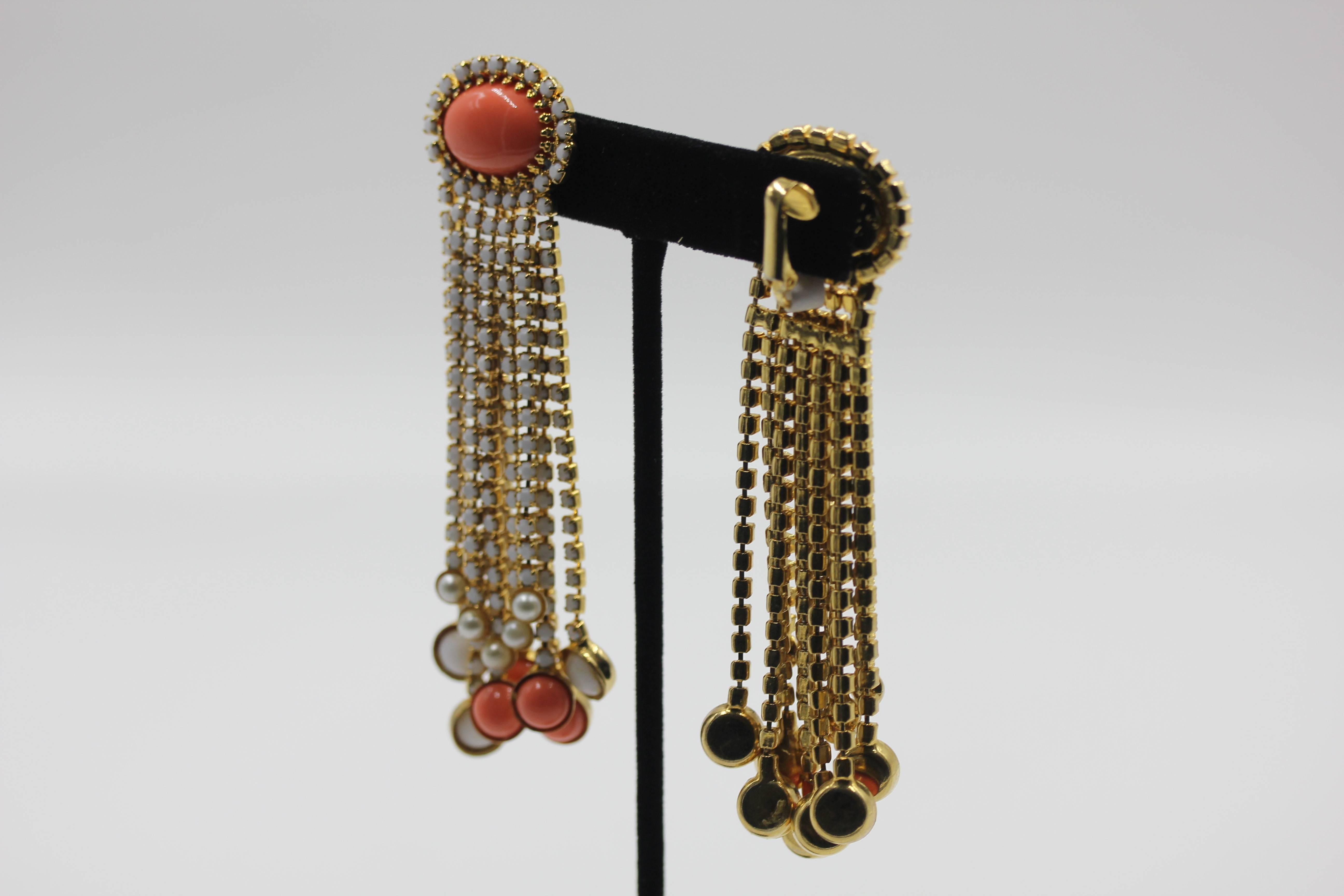 KJL Kenneth J Lane Vintage Long  Dangle Earrings coral, pearland strass  In New Condition In New York, NY