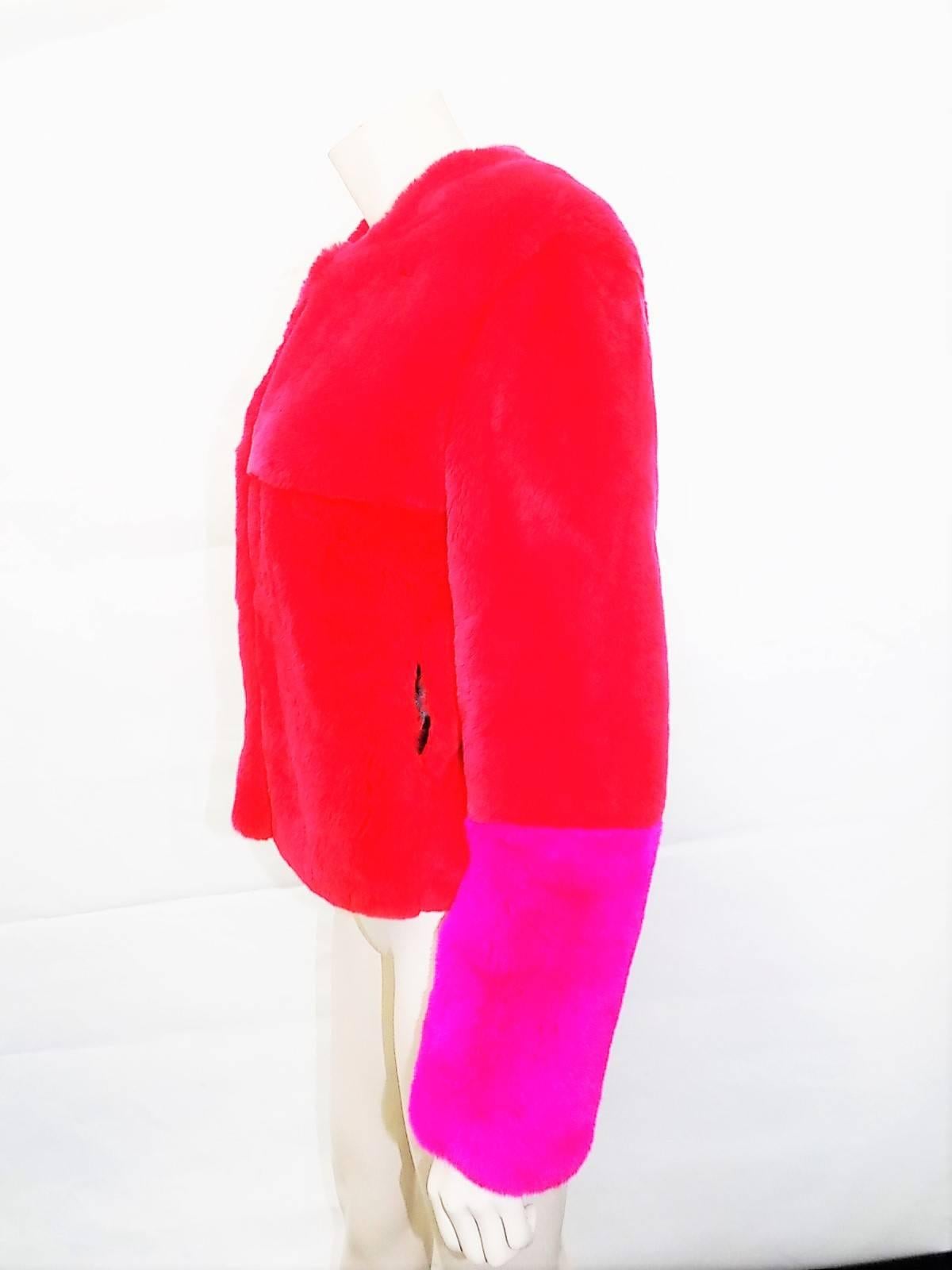  Made for fashion show. Beautiful brand new and breathing  Red Rex Rabbit short fur jacket with  Fushia  Cuffs . Collarless style, side pockets,  front clips closure. Made in USA Great gift!!
Bust 38