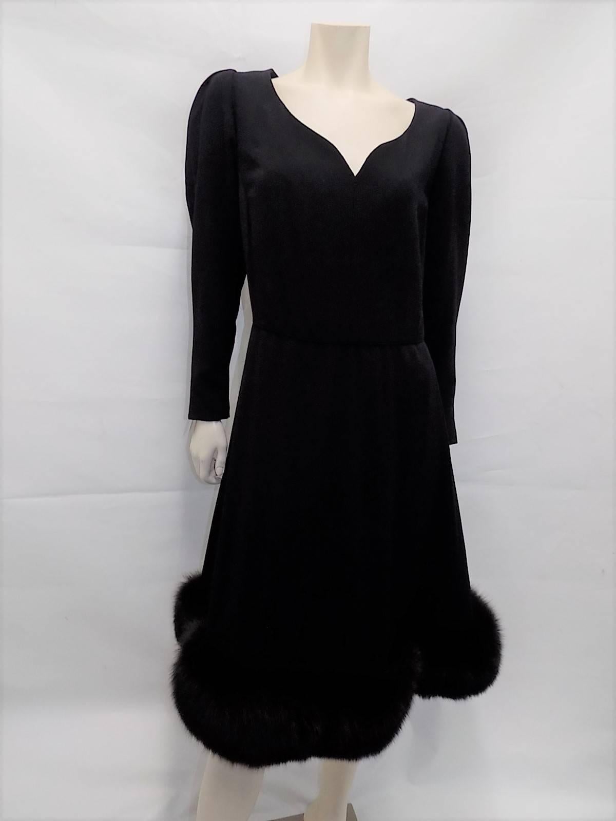  Pauline Trigere wool crepe dress with fox fur trim  size XXL 16 In Excellent Condition In New York, NY