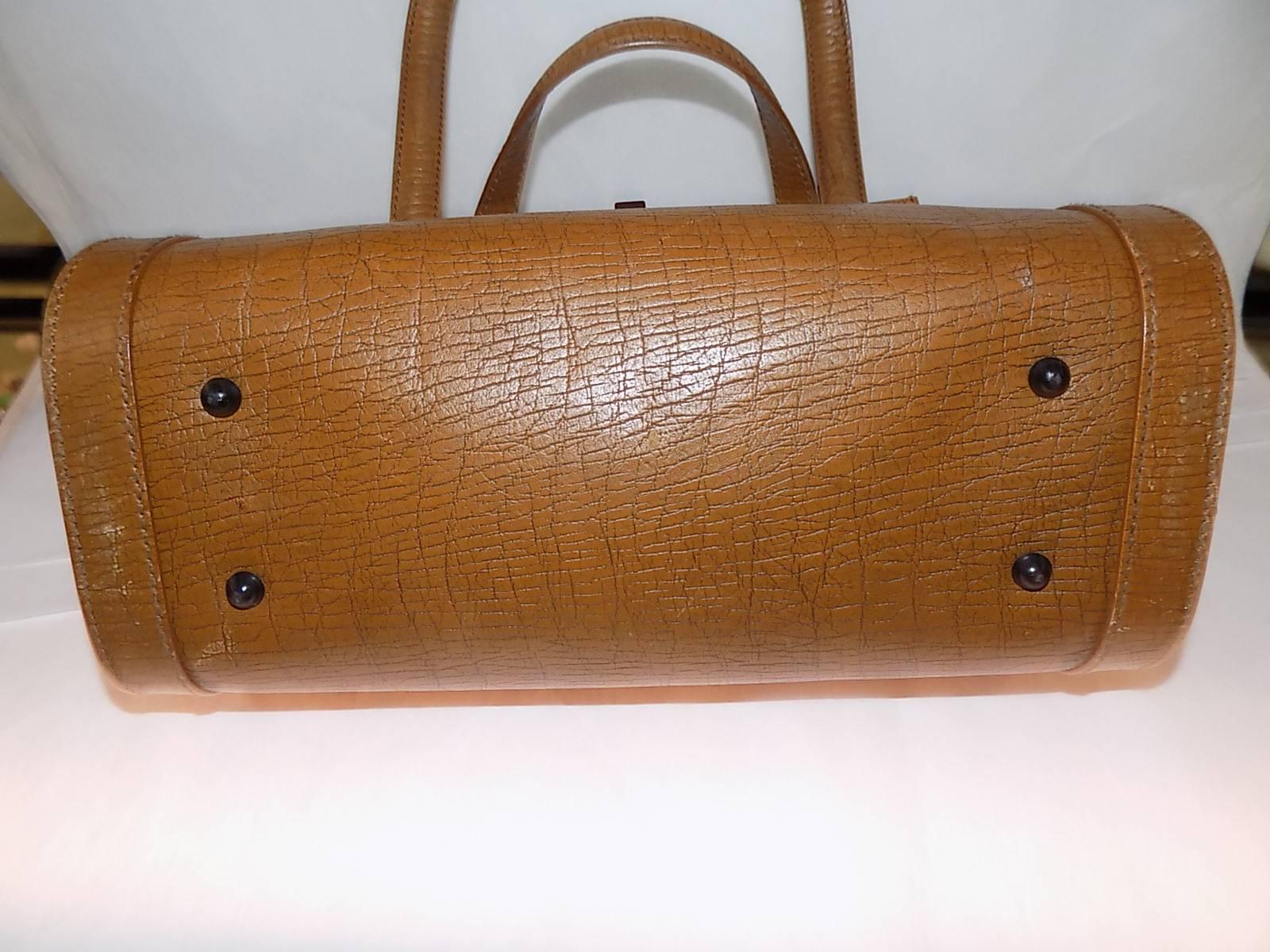 Brown distressed leather Gucci Bamboo Bullet Bag In Excellent Condition In New York, NY