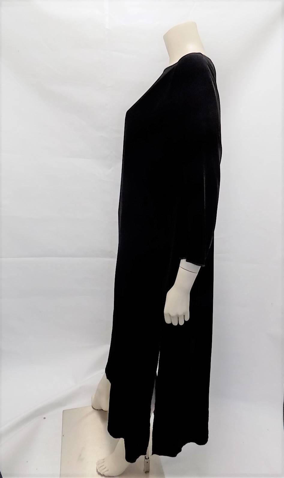 New Never worn Zoran  luxurios Velvet Long sleeves Dress- Caftan . Side slits Dark brown color. One size 
Bust 46