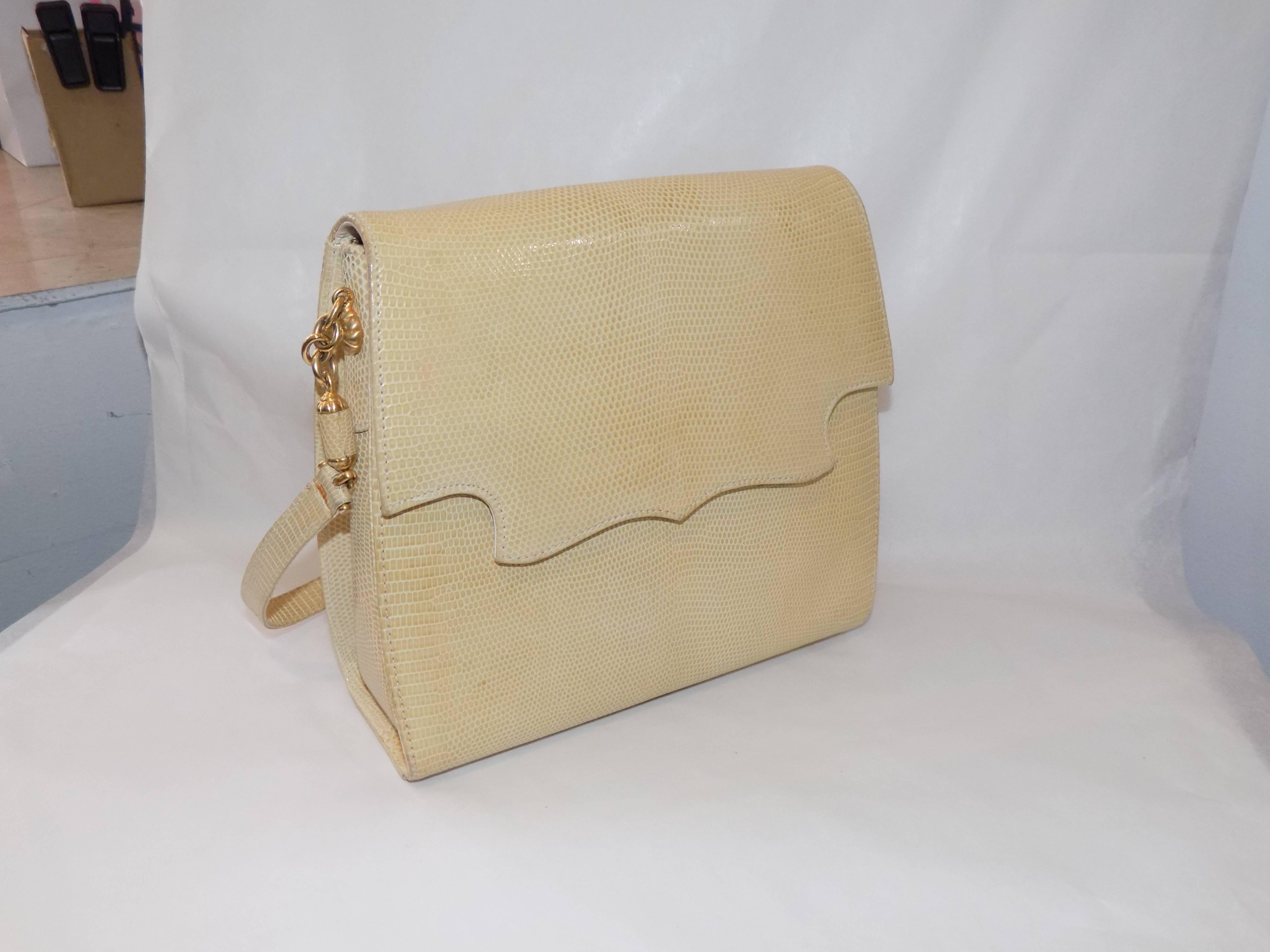 Beautiful tan lizard vintage Siso bag. Cross-body  style with gold tone hardware.
Leather lined. Flap magnetic snap closure.  Excellent condition
Measures 9