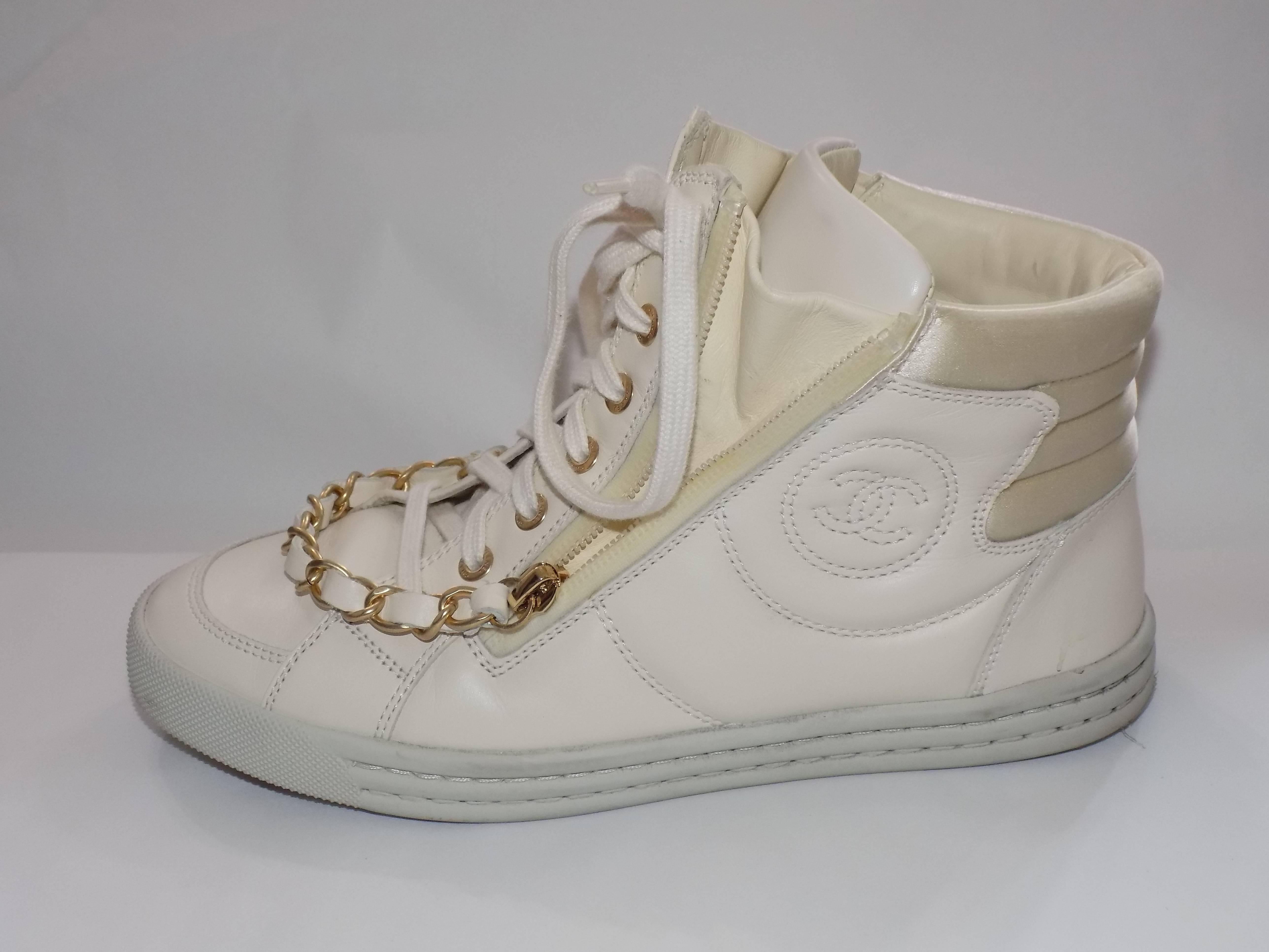  Chanel 37.5   High Top Sneakers shoes  with  Chain winter white In Excellent Condition In New York, NY