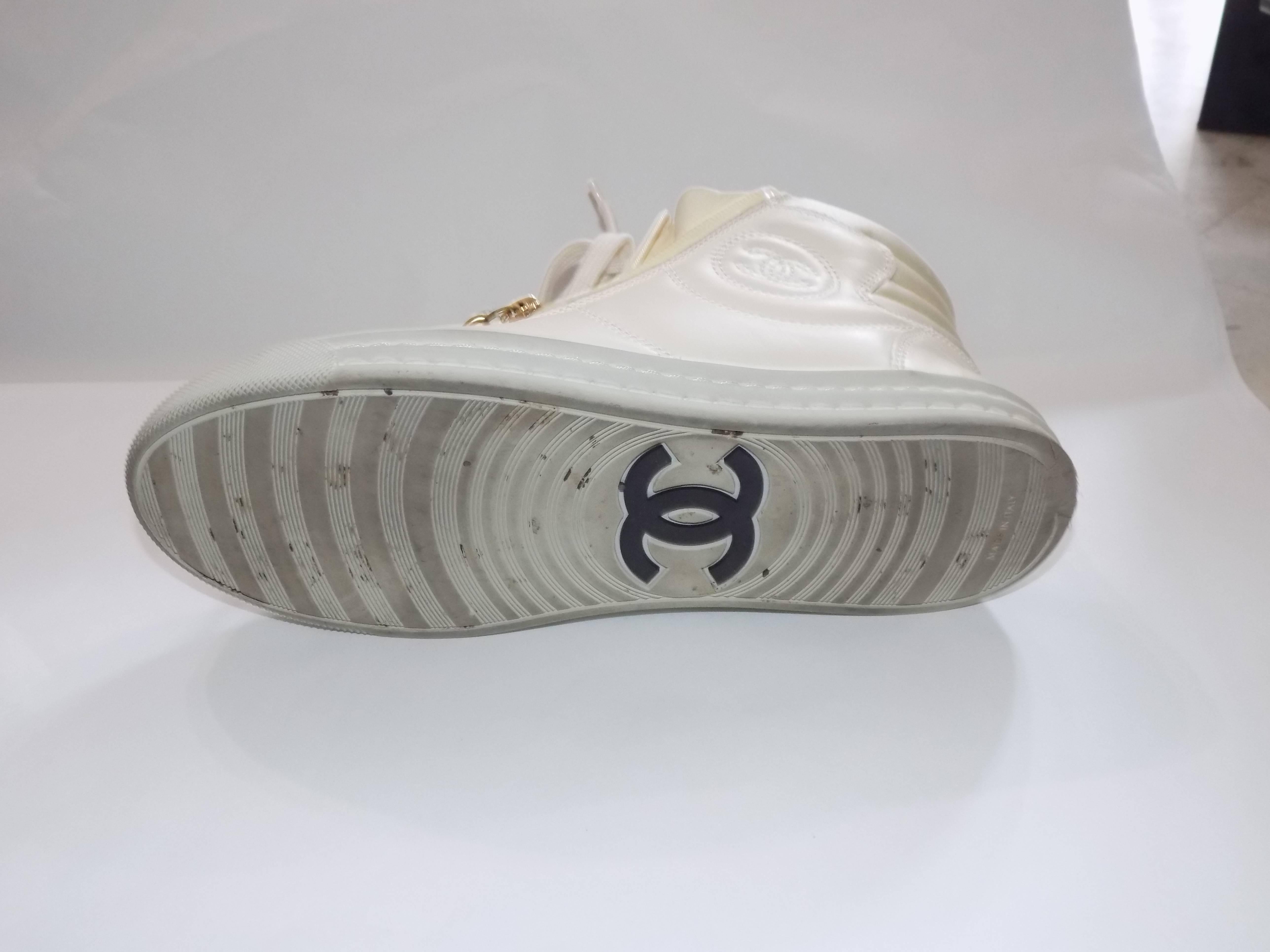  Chanel 37.5   High Top Sneakers shoes  with  Chain winter white 2
