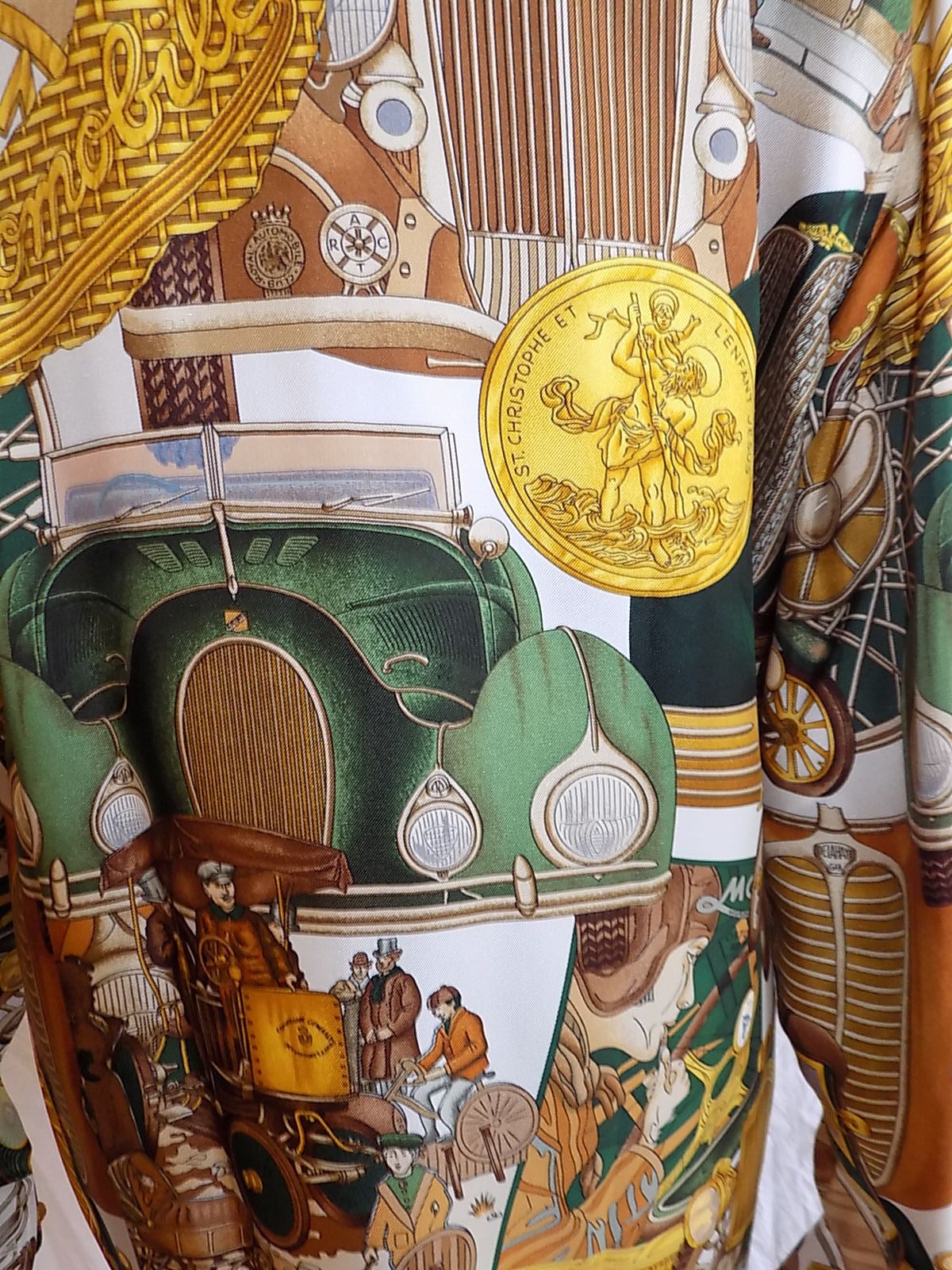New with tags !Hermès silk shirt  AUTOMOBILE designed by Joachim Metz The shirt  is rather rare, because it has not been re-issued since 1996. If you are a vintage car enthusiast, this  is a MUST!
Have you ever been to Pebble Beach and seen all