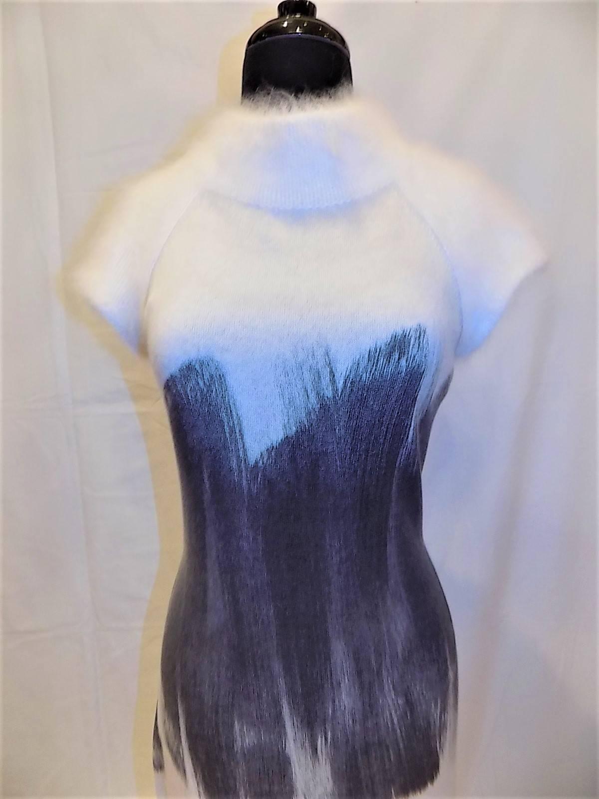 Gray Chanel fabulous white  and gray painted backless cashmere and angora dress For Sale