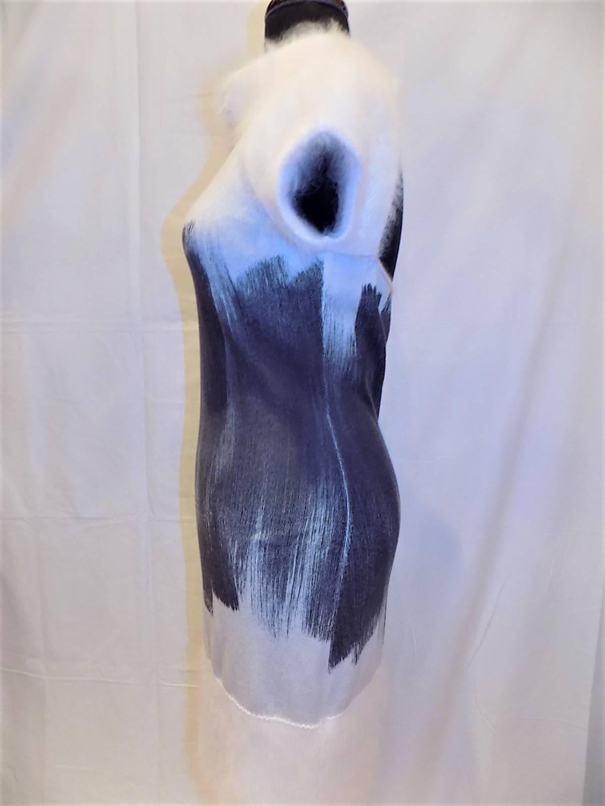 Chanel fabulous white  and gray painted backless cashmere and angora dress In Excellent Condition For Sale In New York, NY