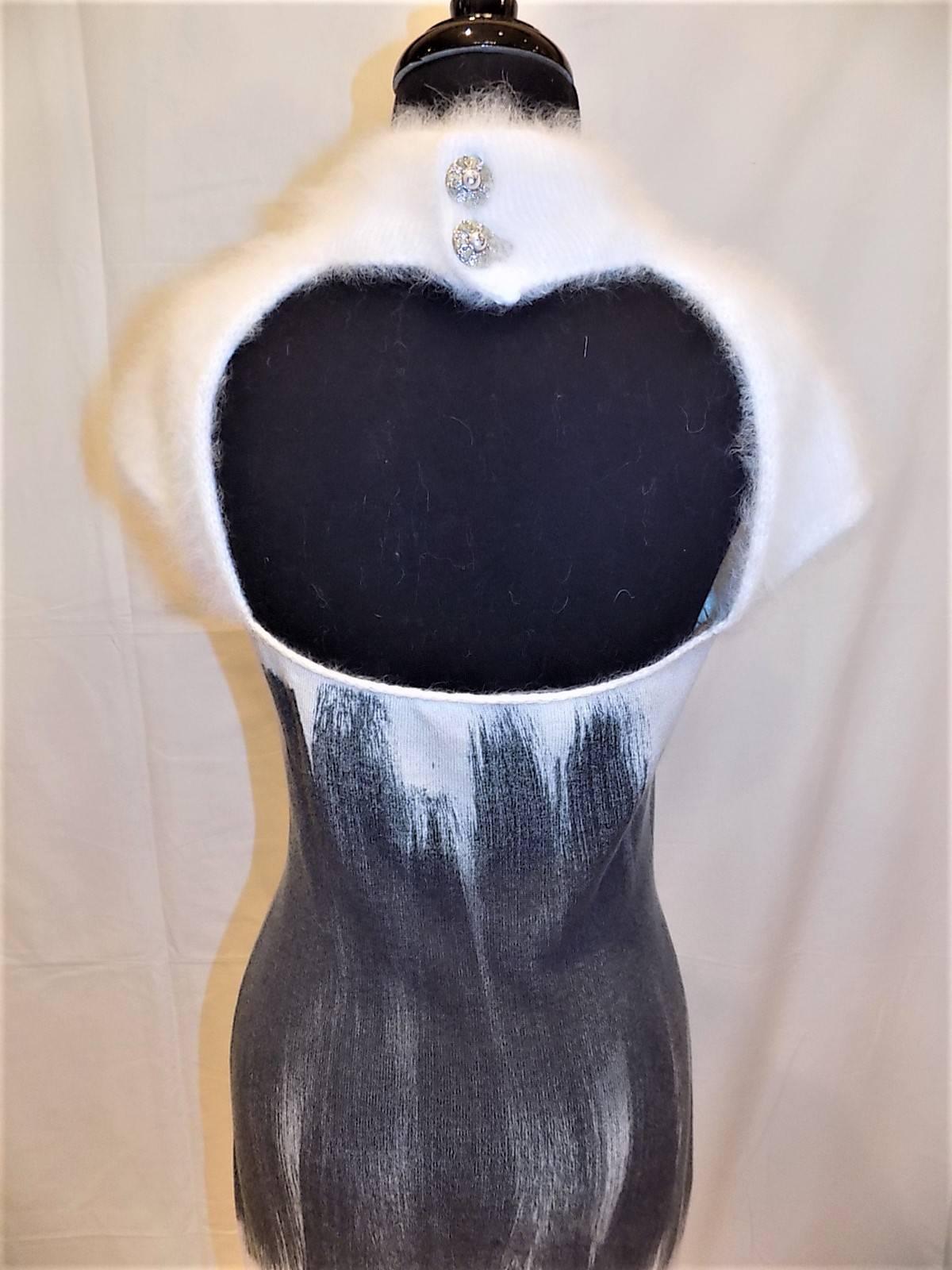 Women's Chanel fabulous white  and gray painted backless cashmere and angora dress For Sale