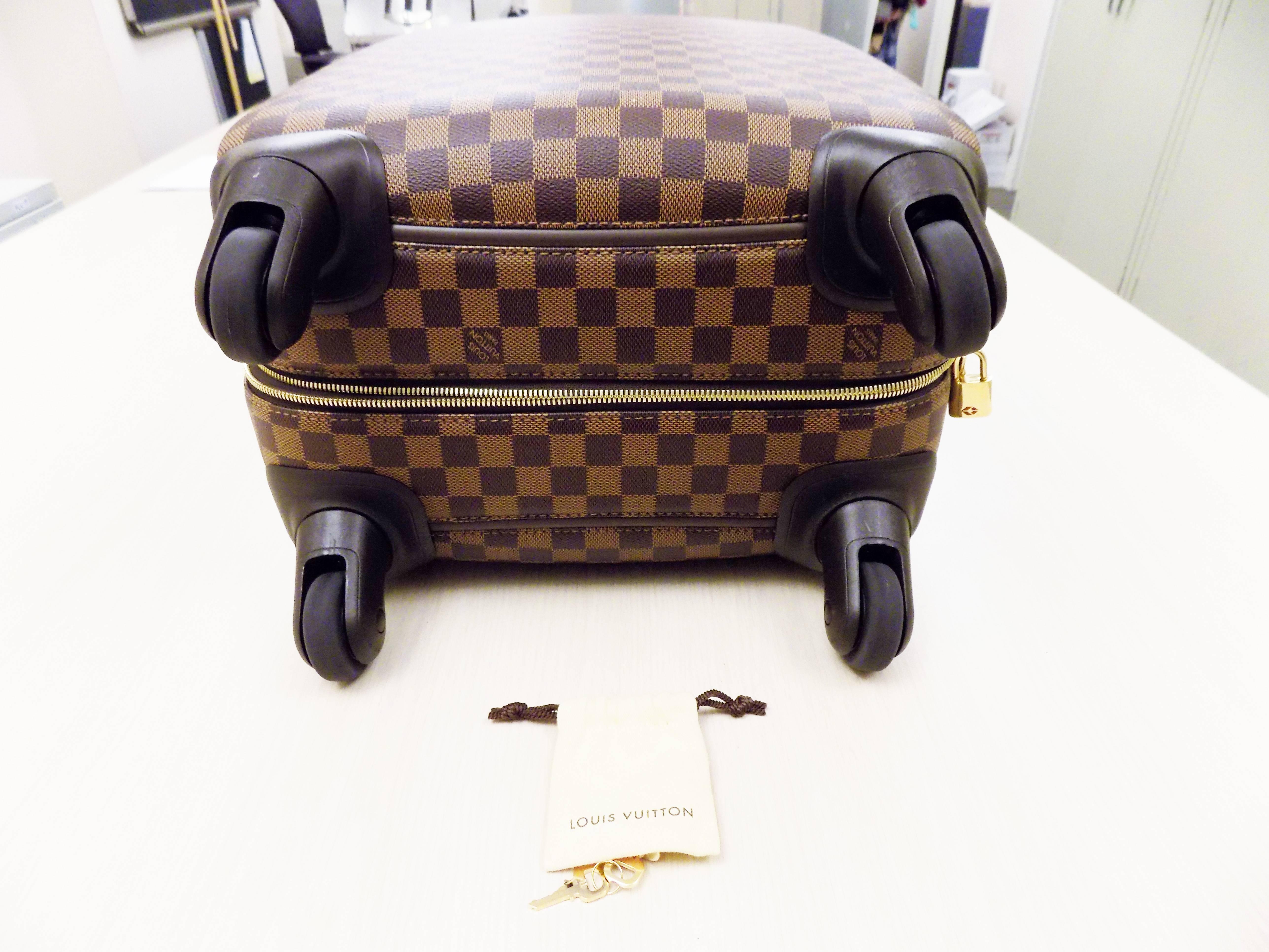 Louis Vuitton Damier Ebene Zephyr 55 men luggage bag In Excellent Condition For Sale In New York, NY