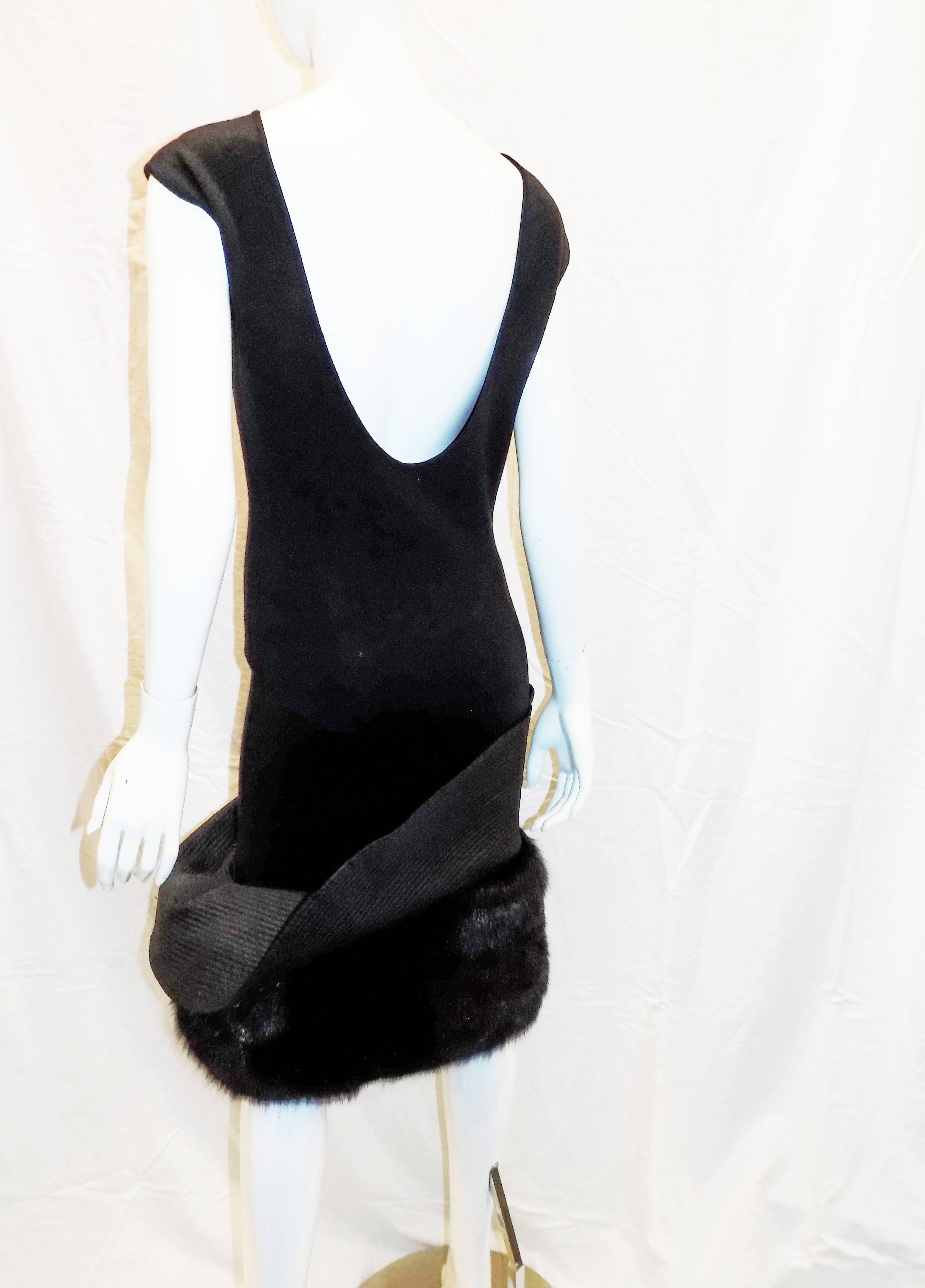 Gianfranco Ferre Vintage black knit cocktail dress with fox Fur trim In Excellent Condition For Sale In New York, NY