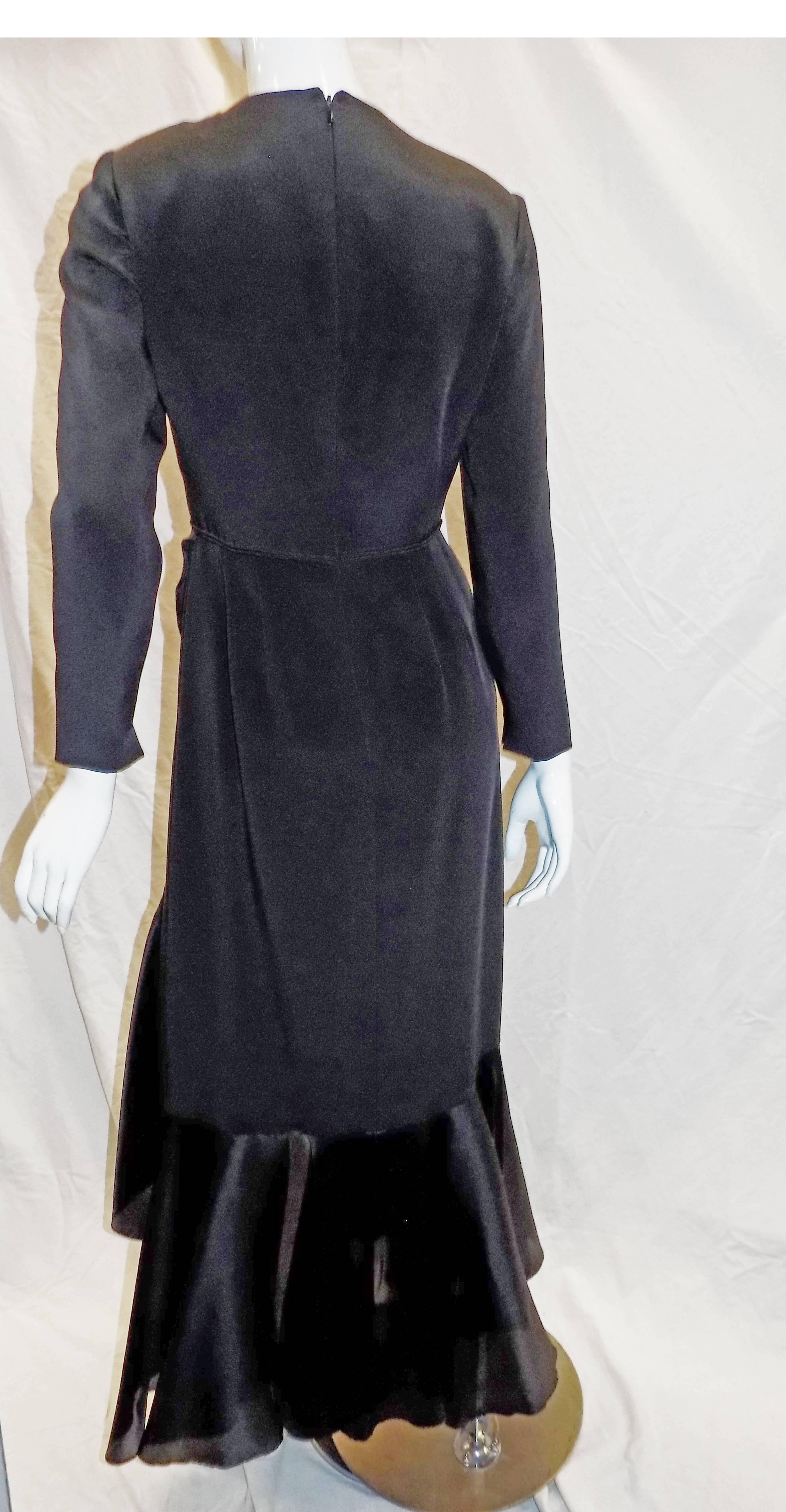 Carolina Herrera elegant  breathtaking   black silk long sleeves ruffled gown 2