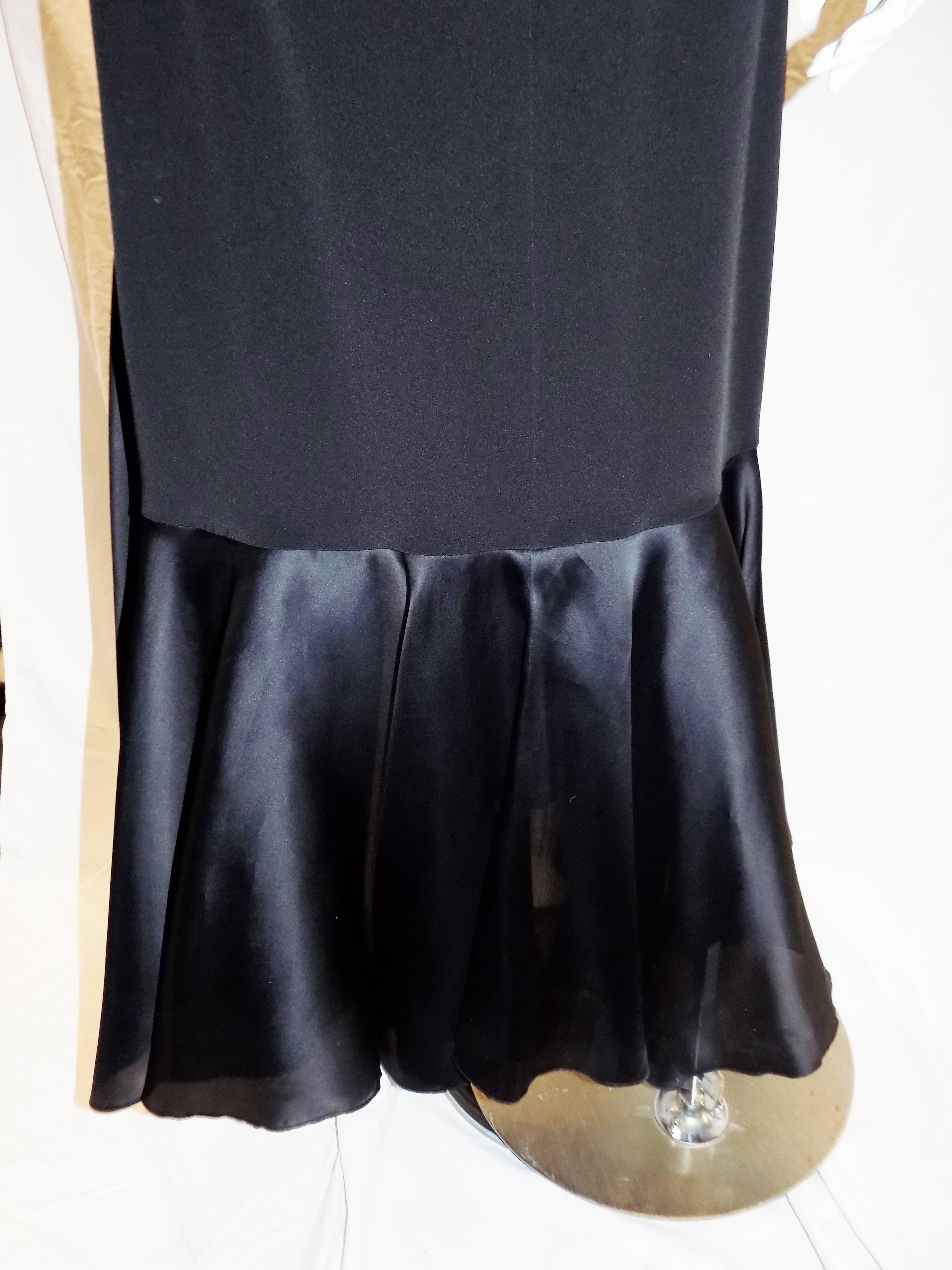 Carolina Herrera elegant  breathtaking   black silk long sleeves ruffled gown 3