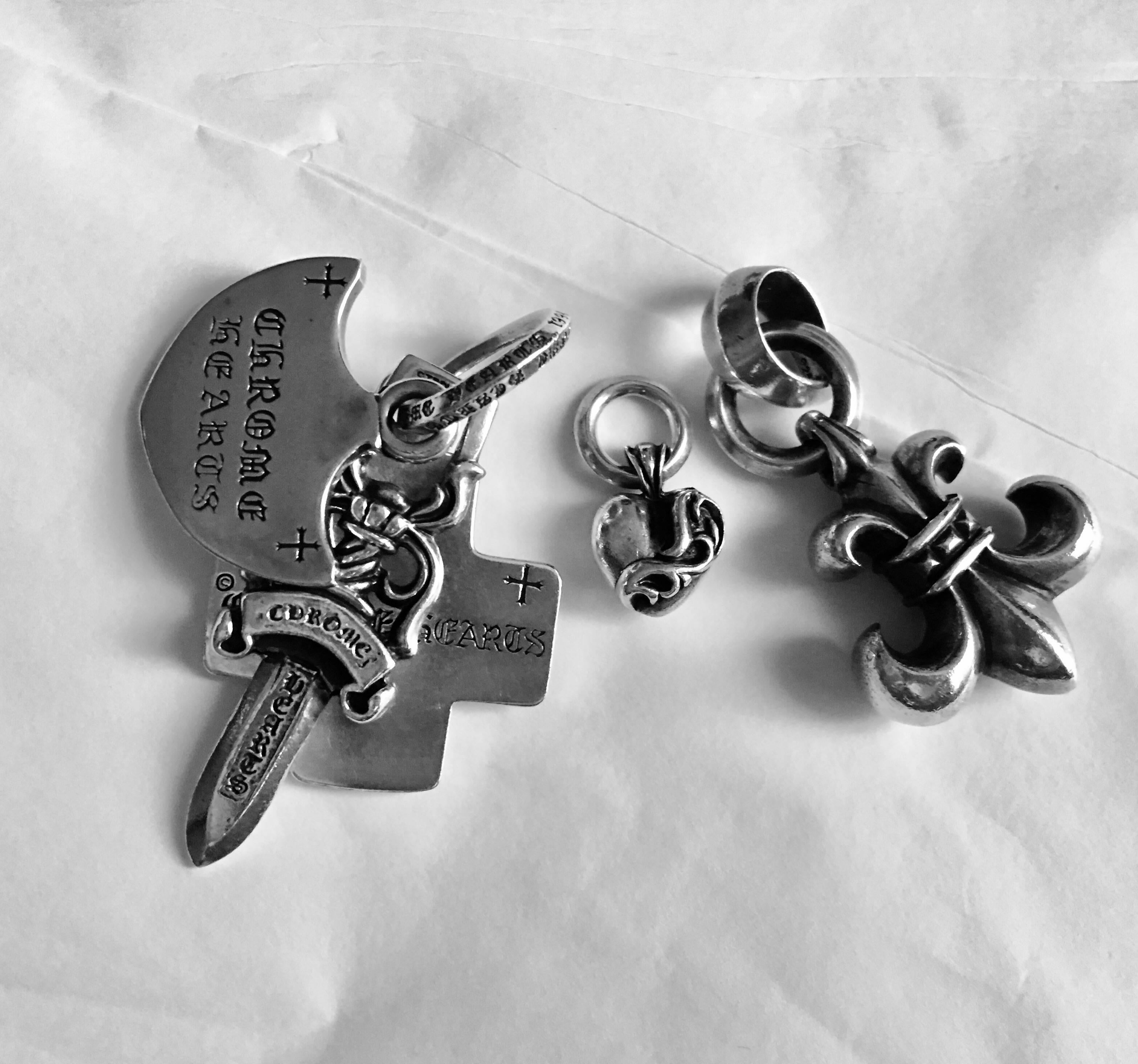 chrome hearts bs fleur charm