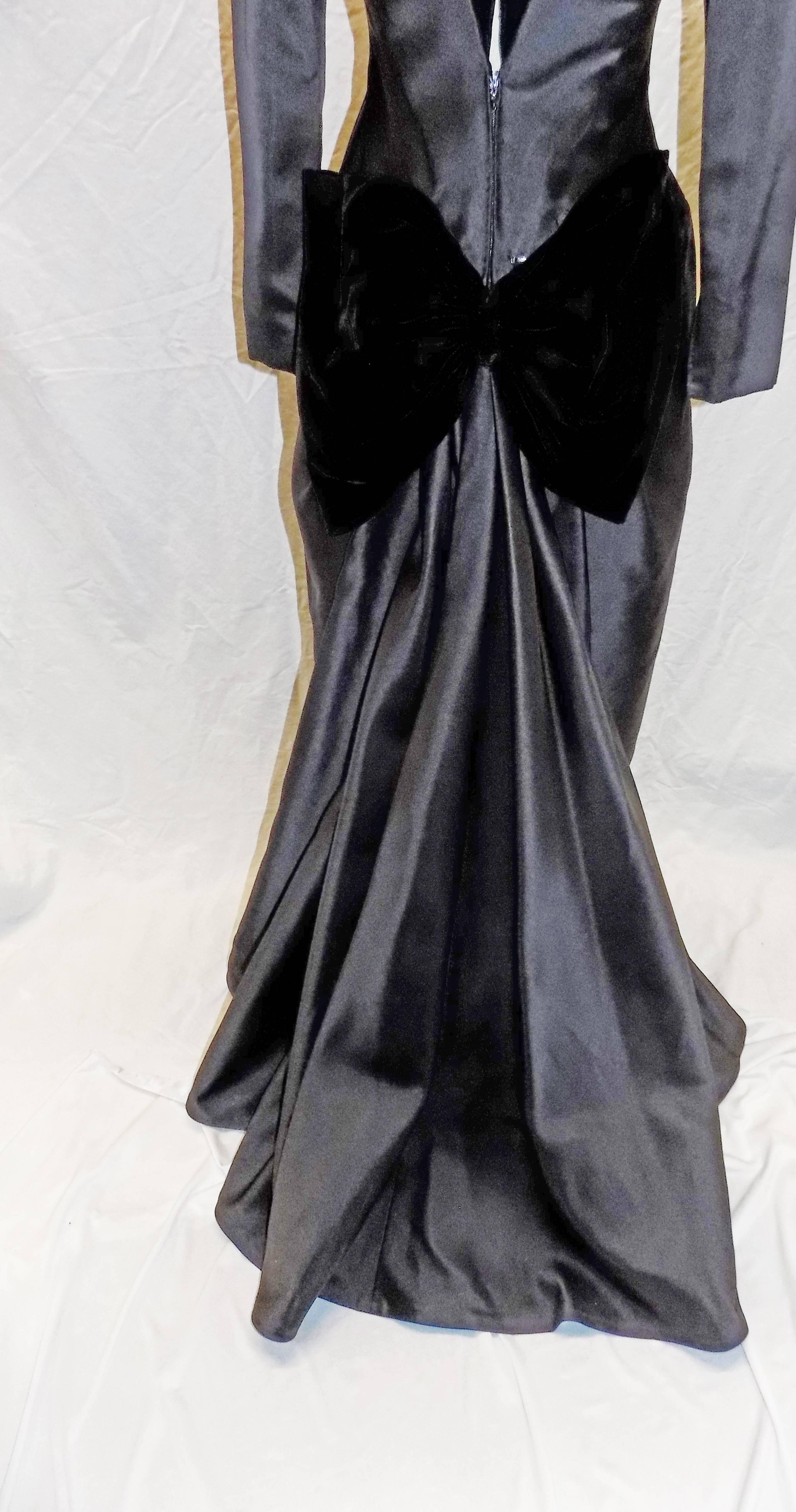Women's or Men's Oscar de la Renta Vintage  Black silk gown w velvet details