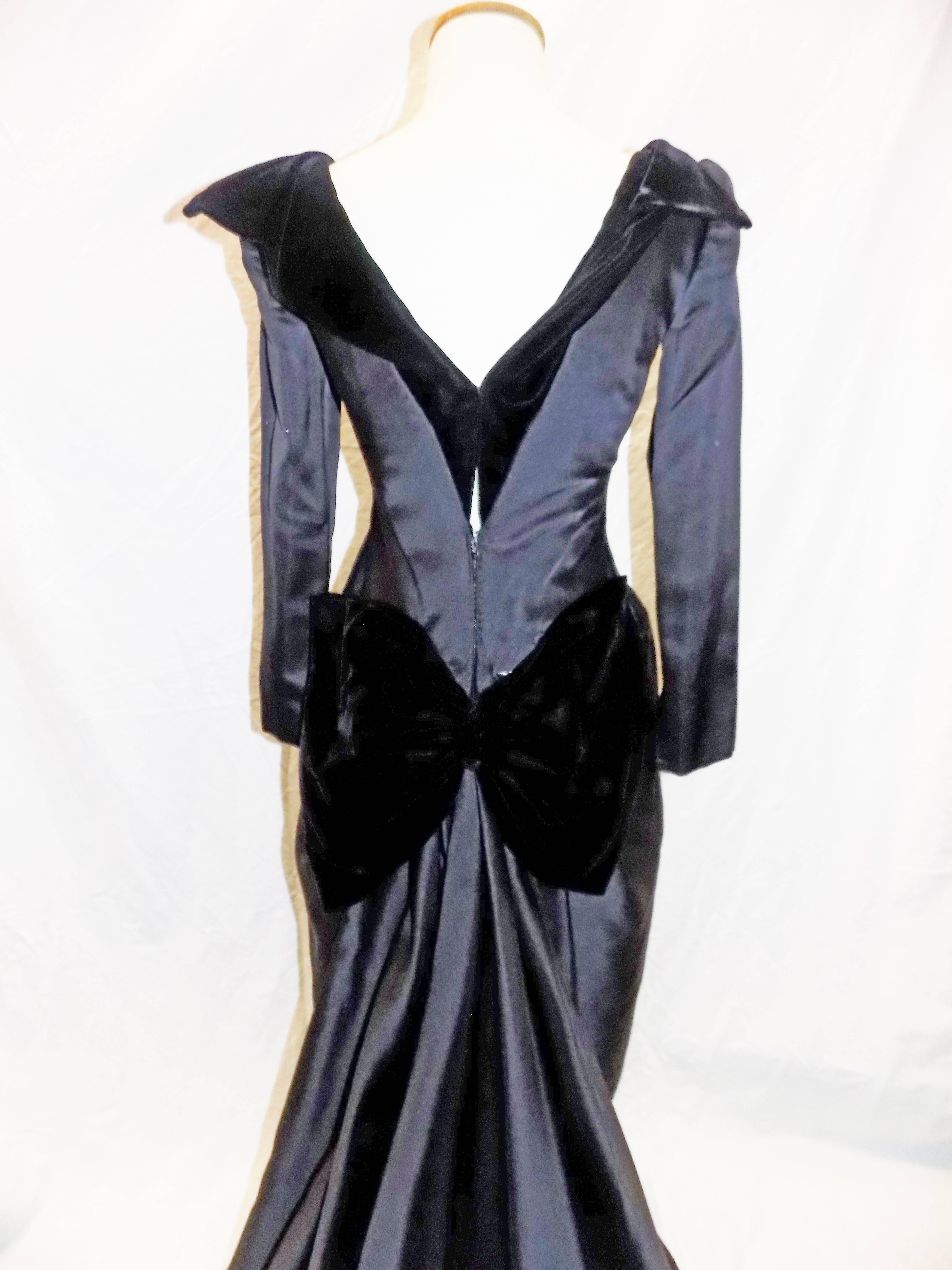 Oscar de la Renta Vintage  Black silk gown w velvet details In Excellent Condition In New York, NY