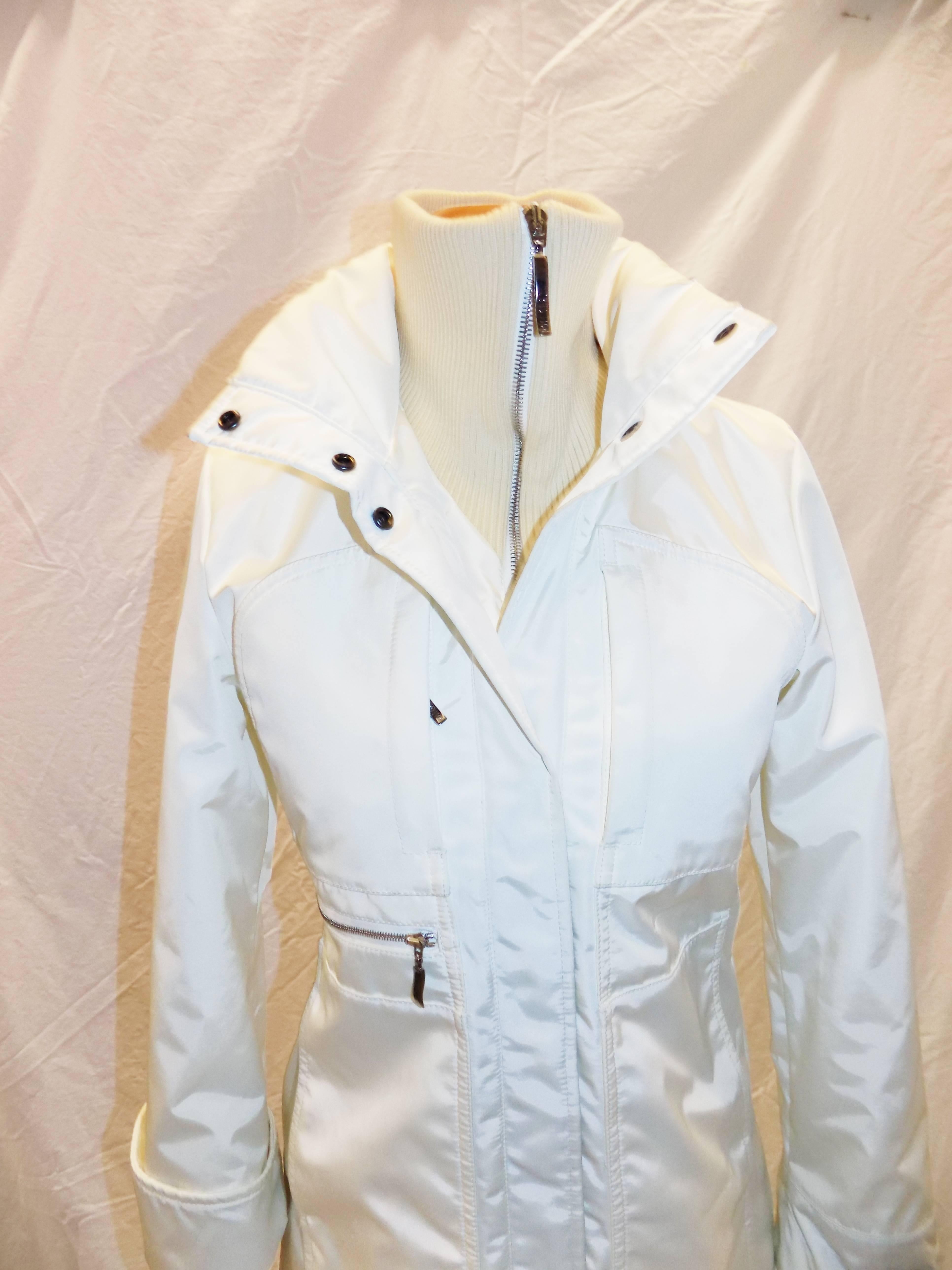 Postcard  white ski  puffer coat jacket sz 0 In Excellent Condition In New York, NY
