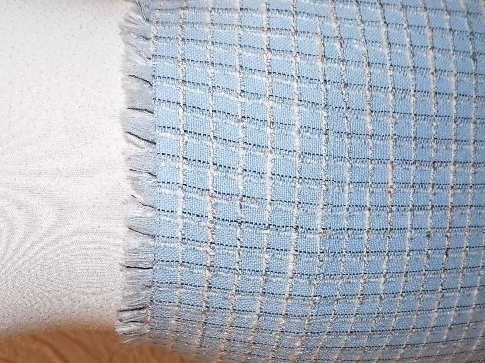 Vintage Chanel light blue skirt. Woven fabric . Cotton, wool and acrylic blend. Silk lined . Collection 98 Spring. Fringe finish. Size 40
Pristine condition like new.
Waist 30
