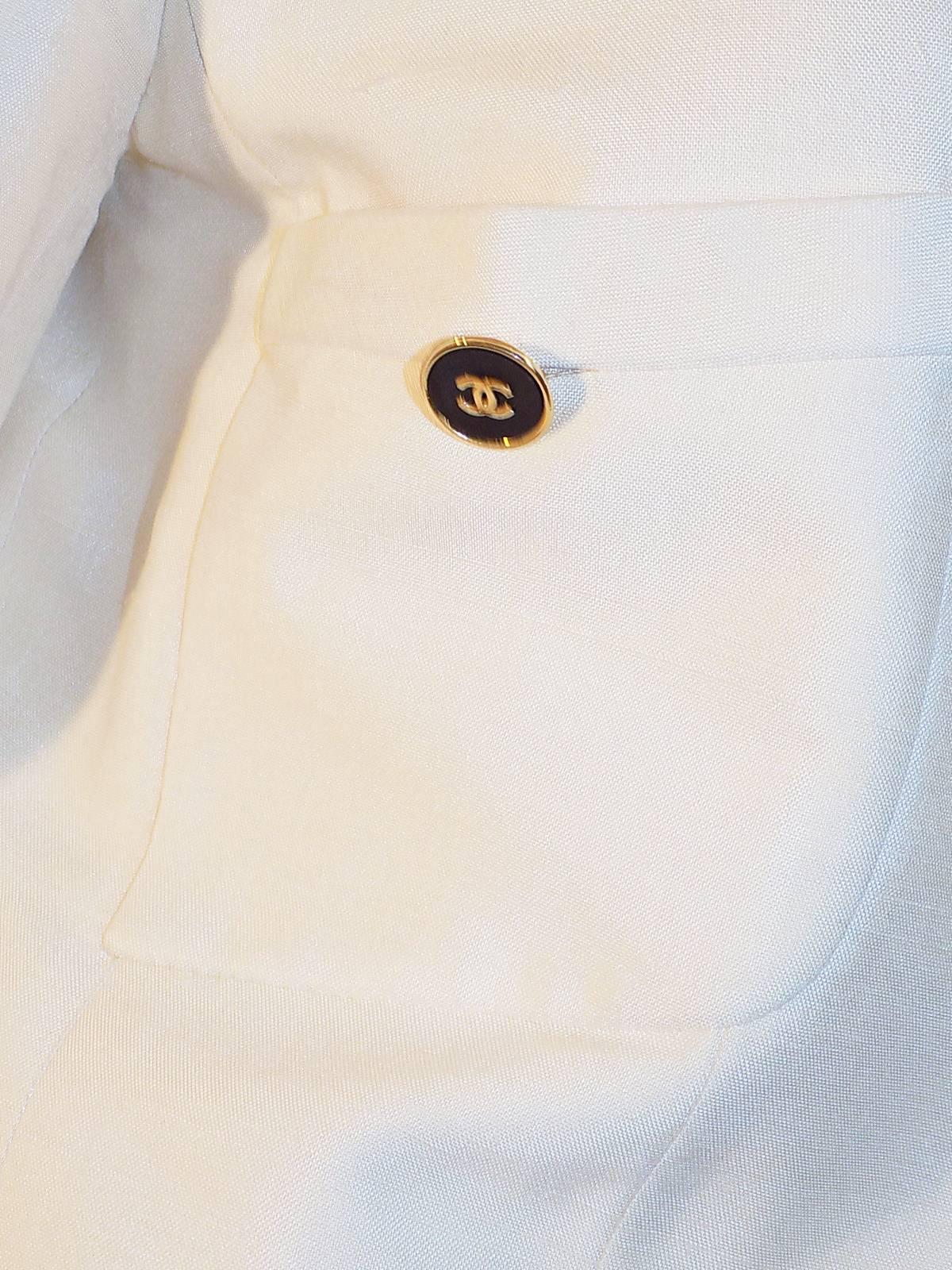 Women's Chanel ivory silk  CC logo buttons summer skirt suit For Sale