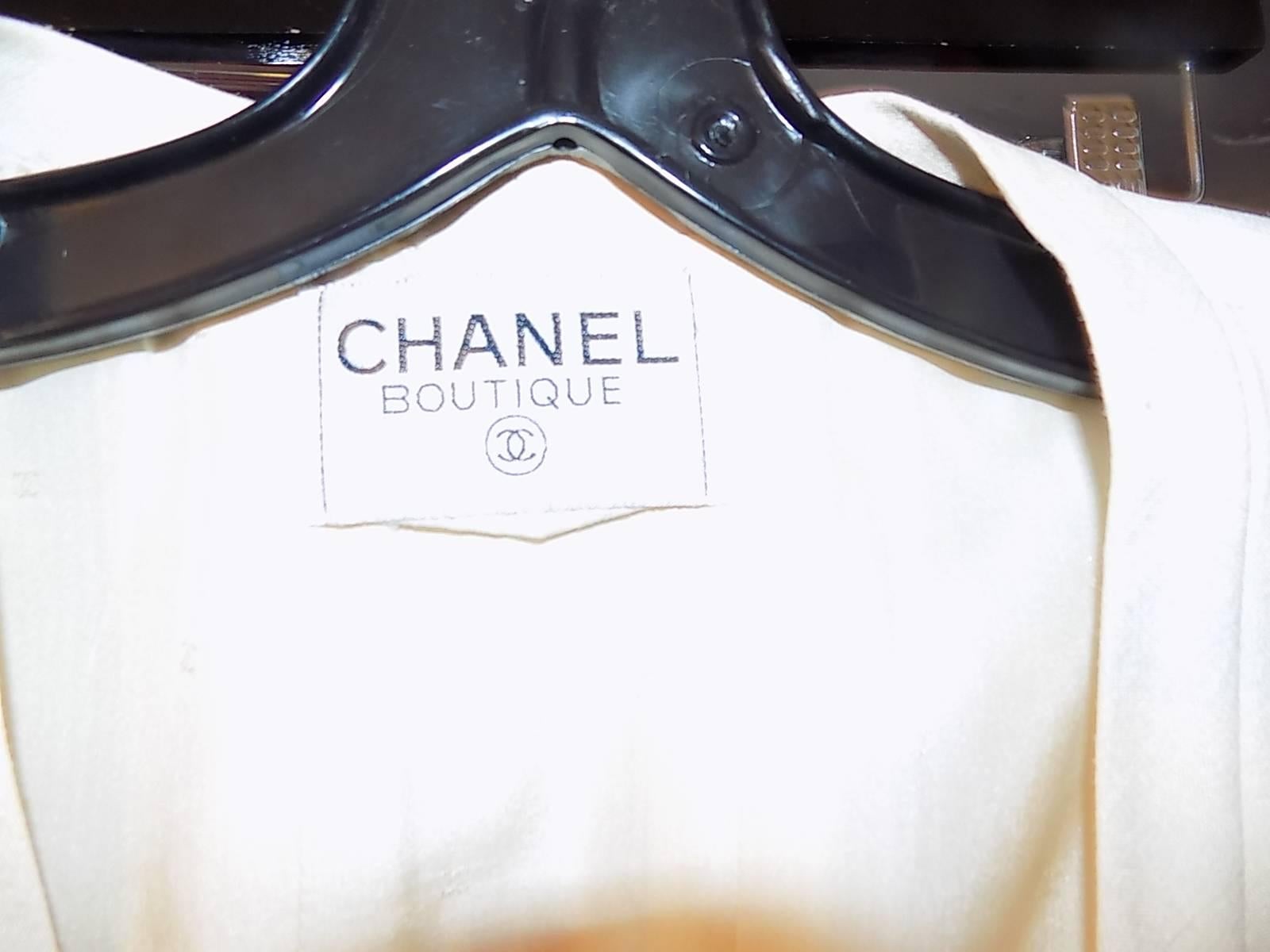 Chanel ivory silk  CC logo buttons summer skirt suit For Sale 3