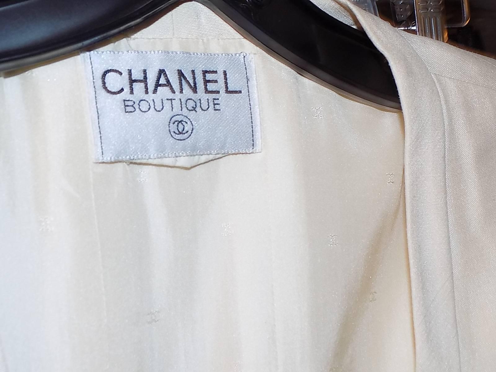 Chanel ivory silk  CC logo buttons summer skirt suit For Sale 4