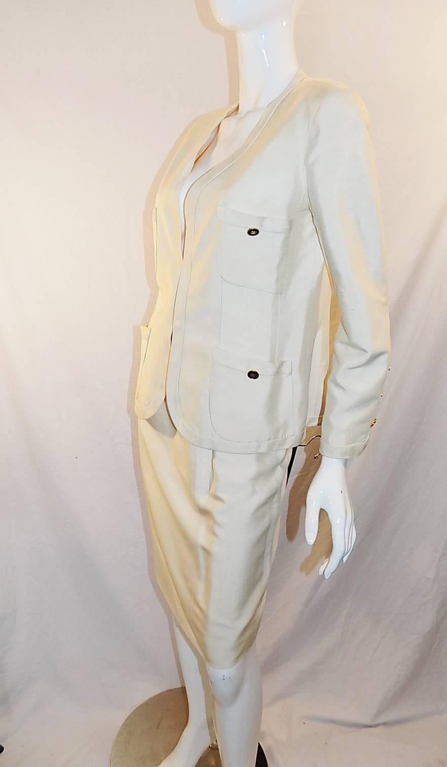 Chanel ivory silk  CC logo buttons summer skirt suit For Sale 1