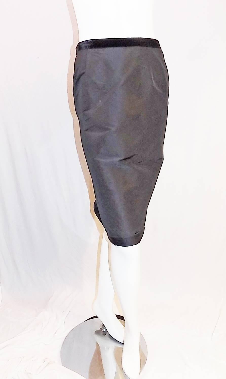 Fabulous $1275 black silk Lanvin evening skirt. One inch velvet belt. Pencil style with one 101/2 inch padded hemline detail. Absolutely gorgeous. Collection 2006. Classic Timeless piece. Size 6. Waist 28