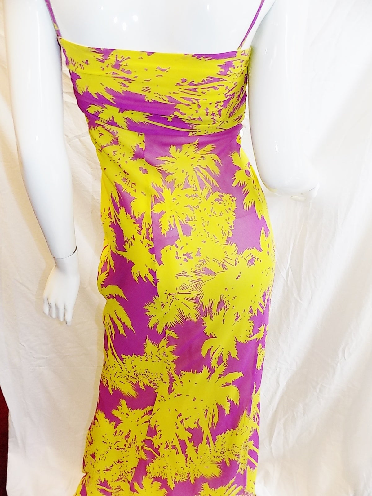 Say Aloha in Tropical beaded silk chiffon Long Dress by Iceberg For Sale 1