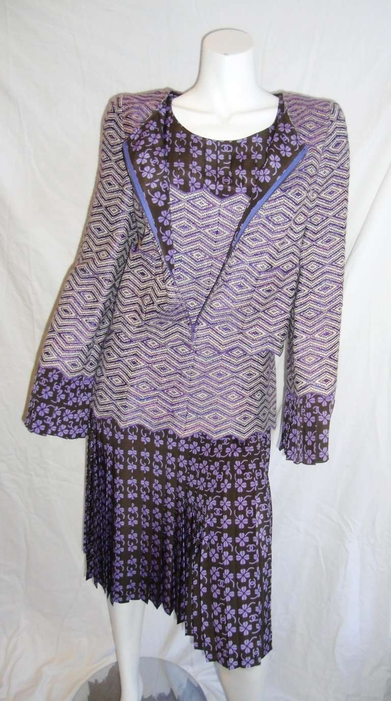 Chanel  Purple clover cc logo Dress and Bolero jacket Suit SZ 36 In Excellent Condition In New York, NY
