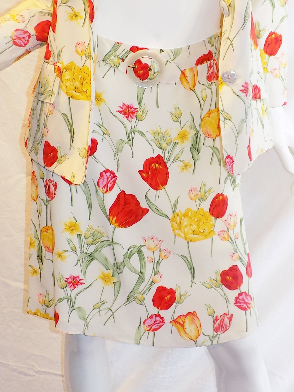 Vintage Valentino Floral Garden Silk Skirt Suit In Excellent Condition In New York, NY