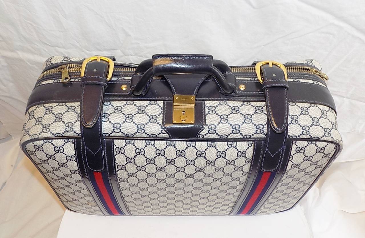 Gucci Vintage  Blue   Striped Logo Traveling Bag Luggage In Excellent Condition In New York, NY