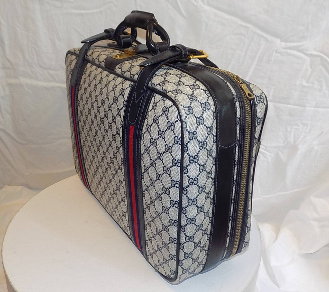 Women's Gucci Vintage  Blue   Striped Logo Traveling Bag Luggage
