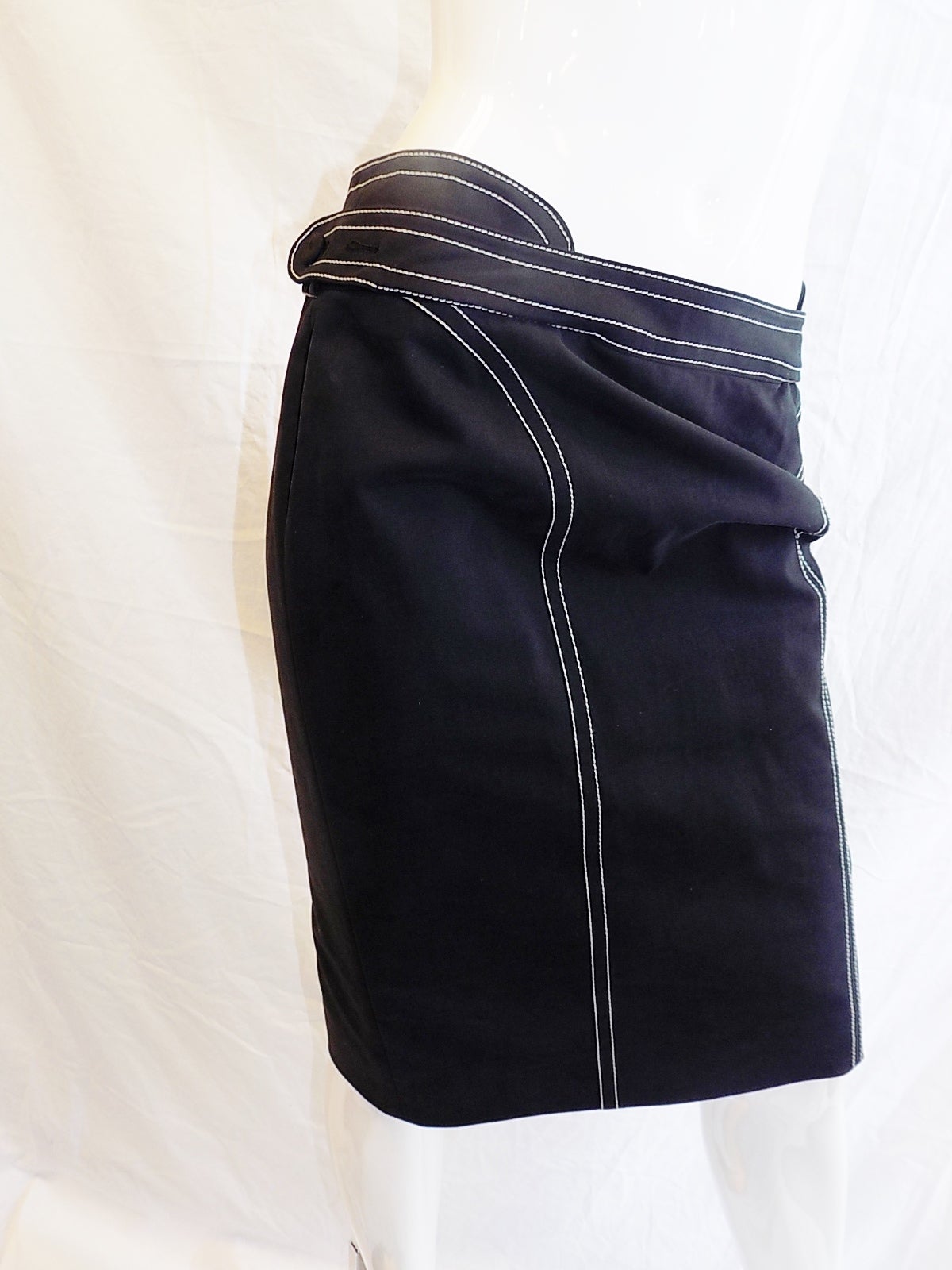 SALE !!Sublime Givenchy Vintage Black Cotton skirt suit with White stitching 42 In Excellent Condition In New York, NY