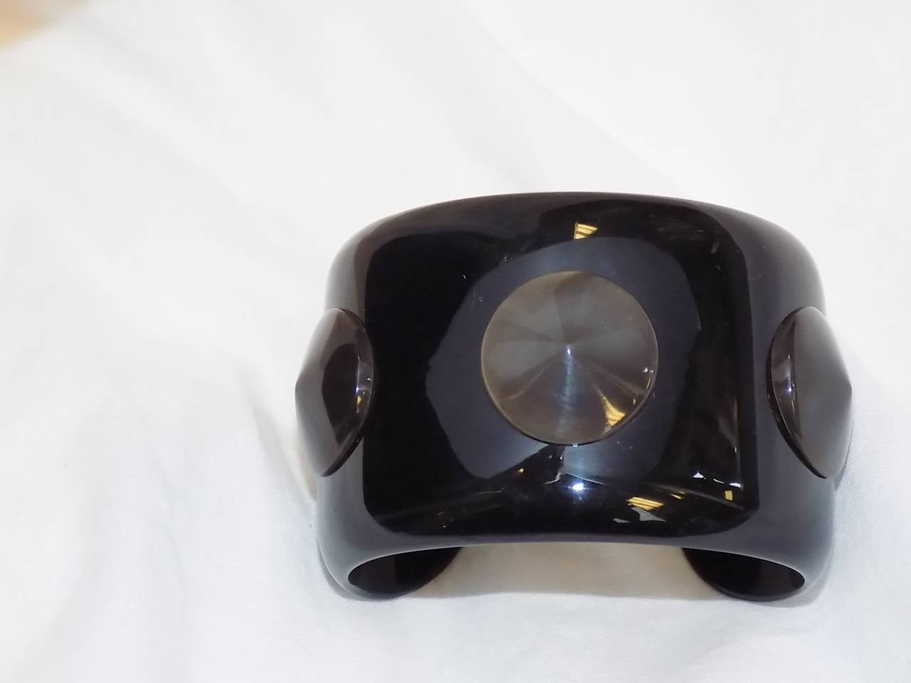 Hermes black resin cuff bracelet with ponted round discs In New Condition In New York, NY