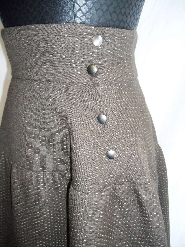 Fabulous brown  Marni flounce high waist skirt . Side  vintage look snap closure. New without tag. Not lined. Seems covered in cotton. Perfect craftsmanship. size 40. Waist  28