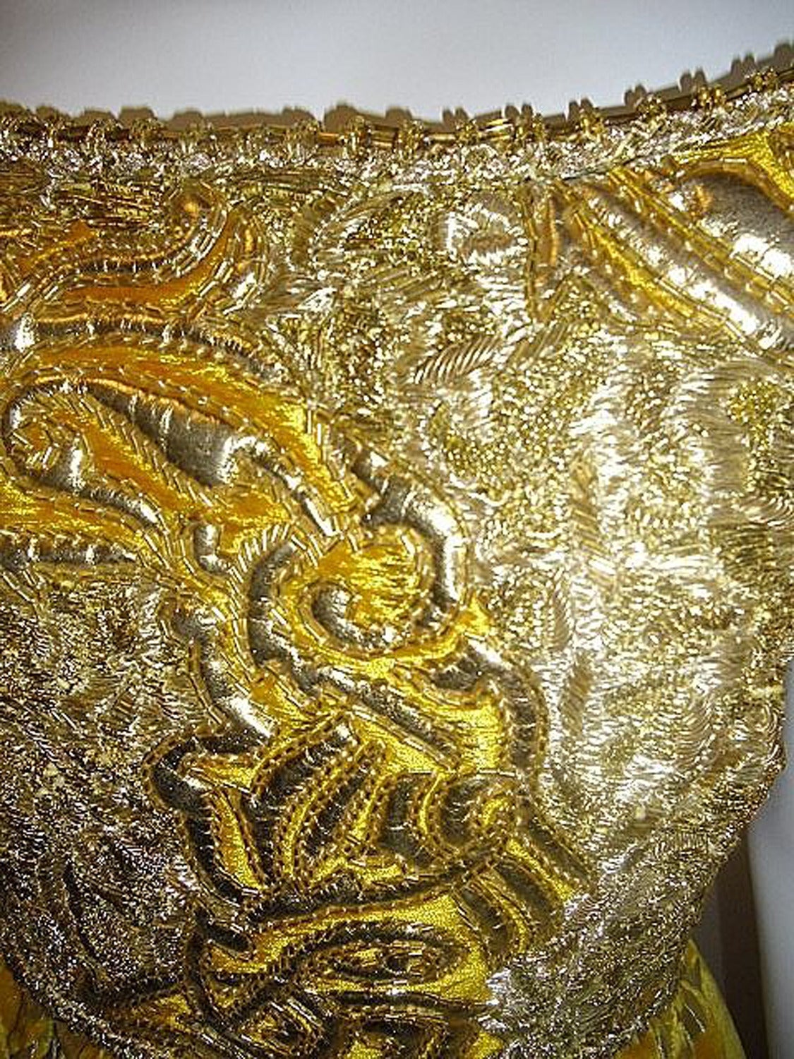 Oscar De la Renta Gold velvet , leather and beads brocade Gown For Sale 4